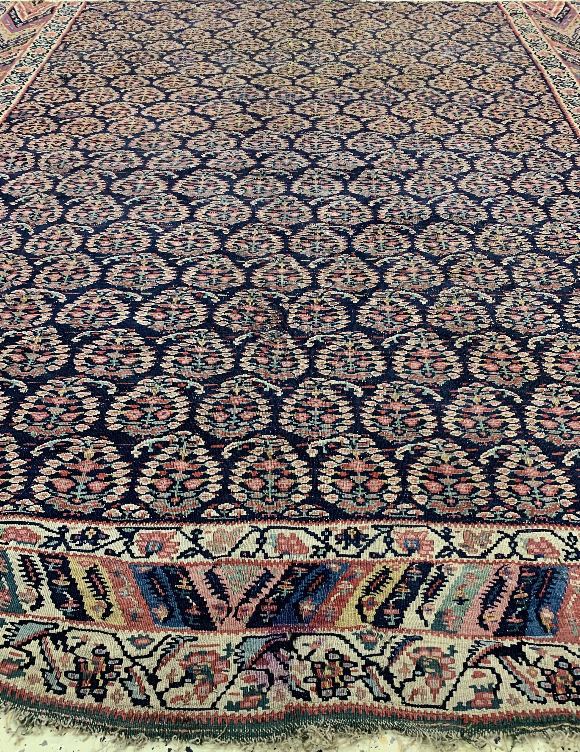 Detail d: Antiker Senneh Kelim Fragment, Persien, Anfang 19.Jhd, Wolle auf Wolle, ca. 225 x 206 cm, EHZ: 4