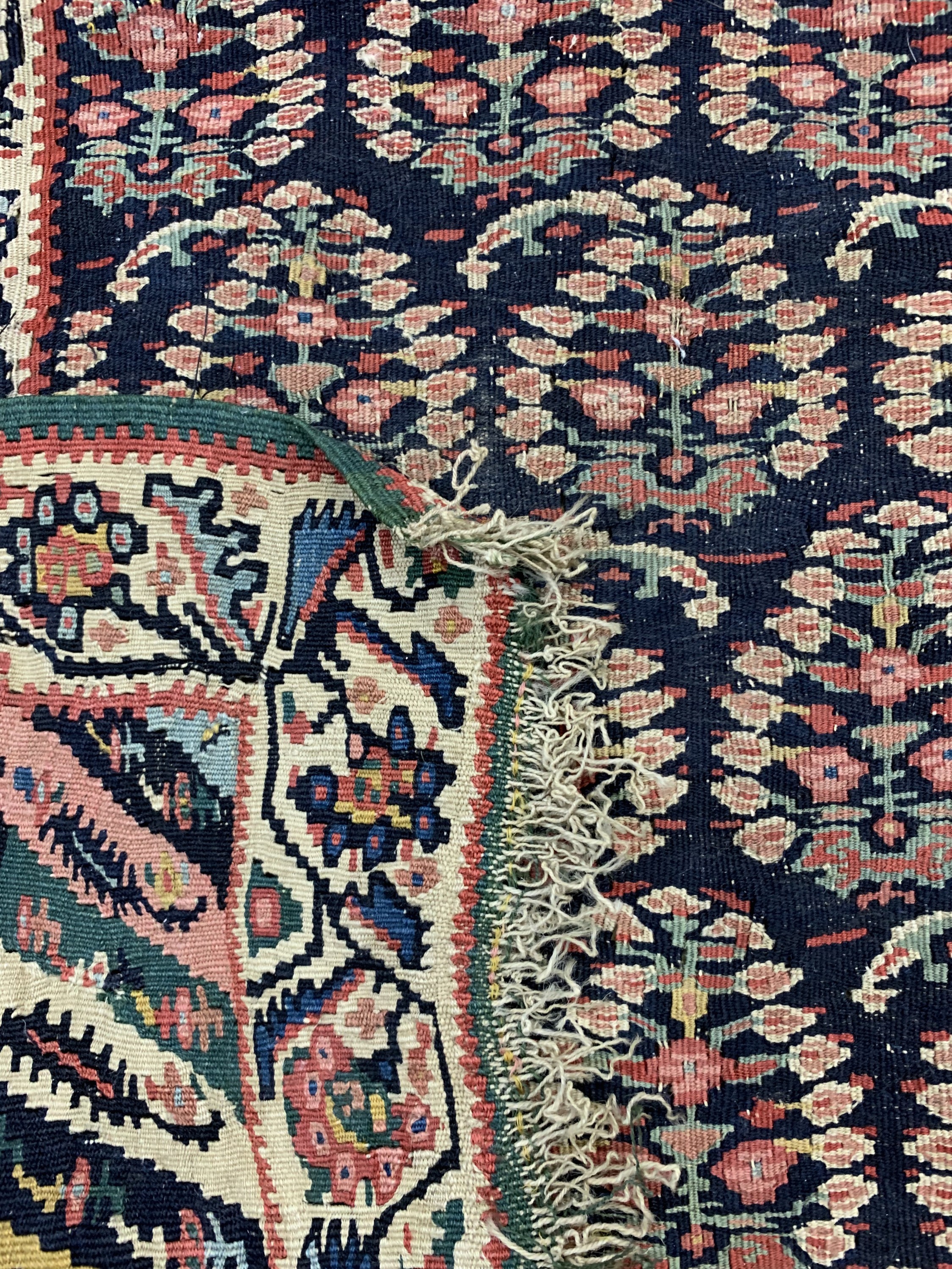 Detail e: Antiker Senneh Kelim Fragment, Persien, Anfang 19.Jhd, Wolle auf Wolle, ca. 225 x 206 cm, EHZ: 4