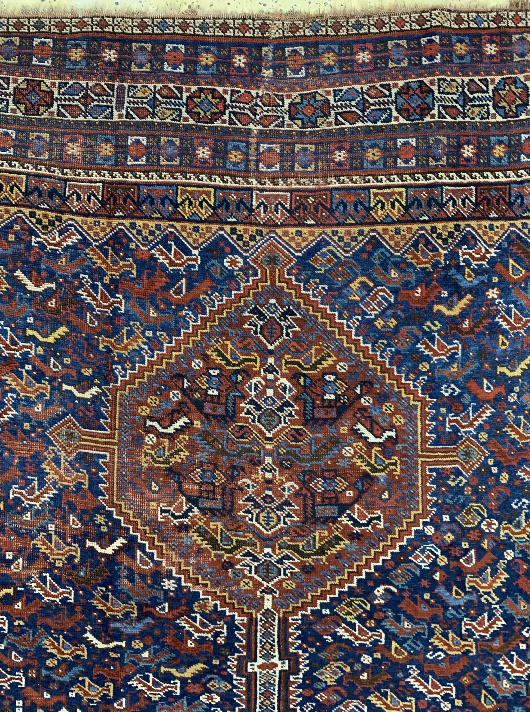 Detail c: Antiker Khamseh, Persien, um 1900, Wolle auf Wolle, ca. 280 x 190 cm, EHZ: 3(restaurierte Trittfalten).