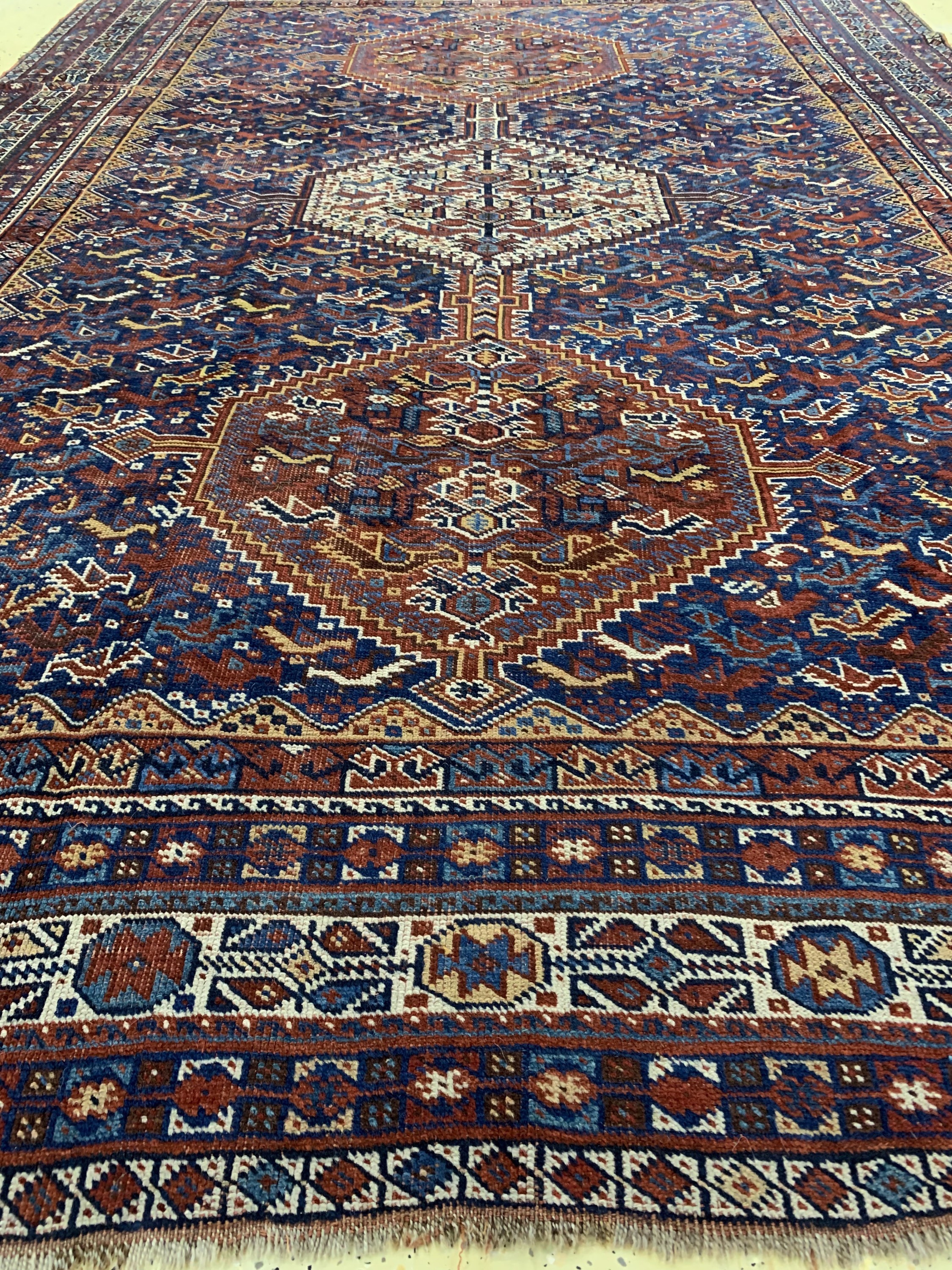 Detail d: Antiker Khamseh, Persien, um 1900, Wolle auf Wolle, ca. 280 x 190 cm, EHZ: 3(restaurierte Trittfalten).