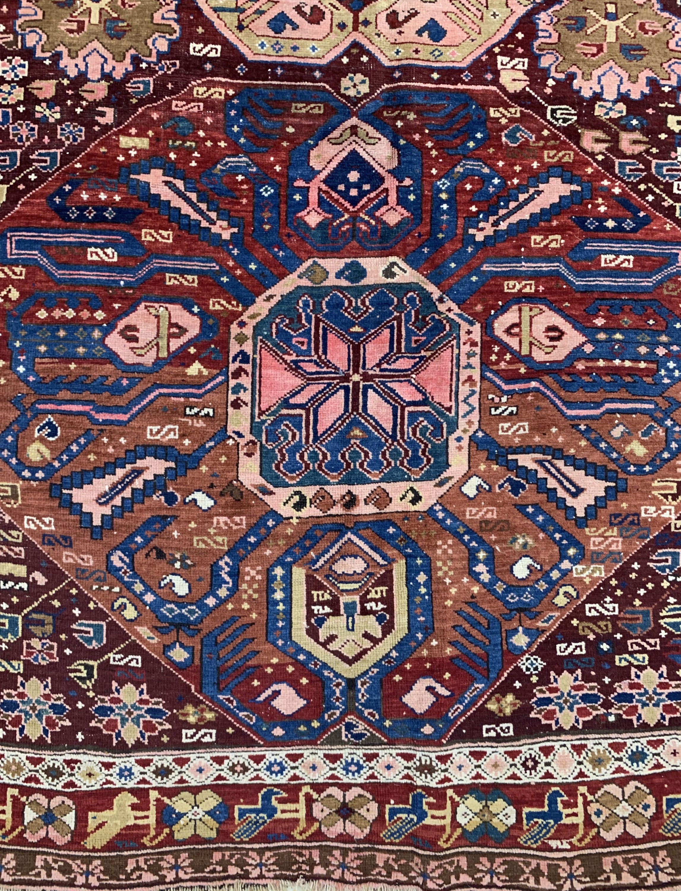 Detail a: Antiker Kazak, Kaukasus, um 1900, Wolle aufWolle, ca. 306 x 138 cm, EHZ: 3(restaurierter Riss).