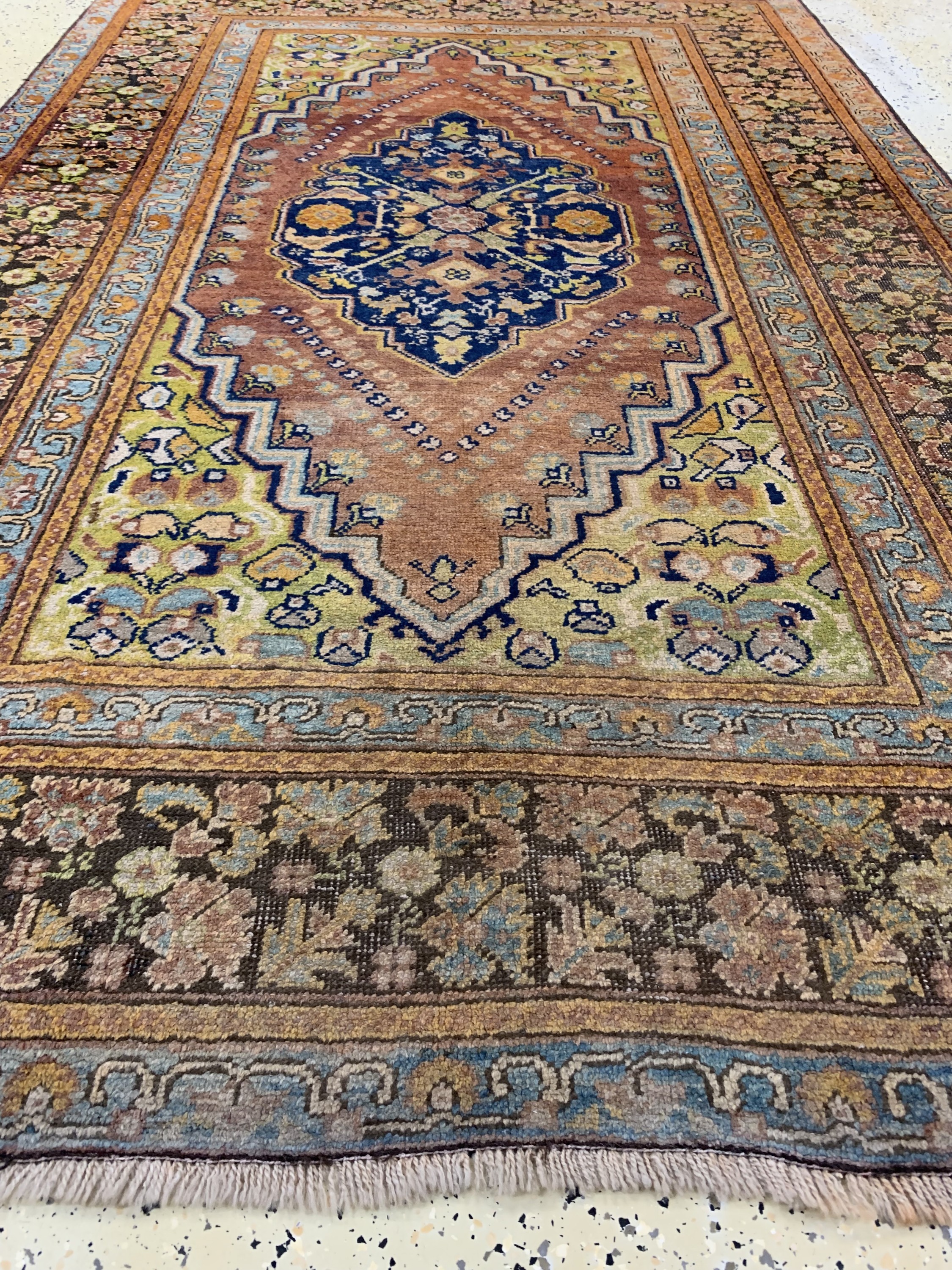 Detail d: Karabagh alt, Kaukasus, um 1920/1930, Wolleauf Wolle, ca. 222 x 145 cm, EHZ: 2(oxidiert)
