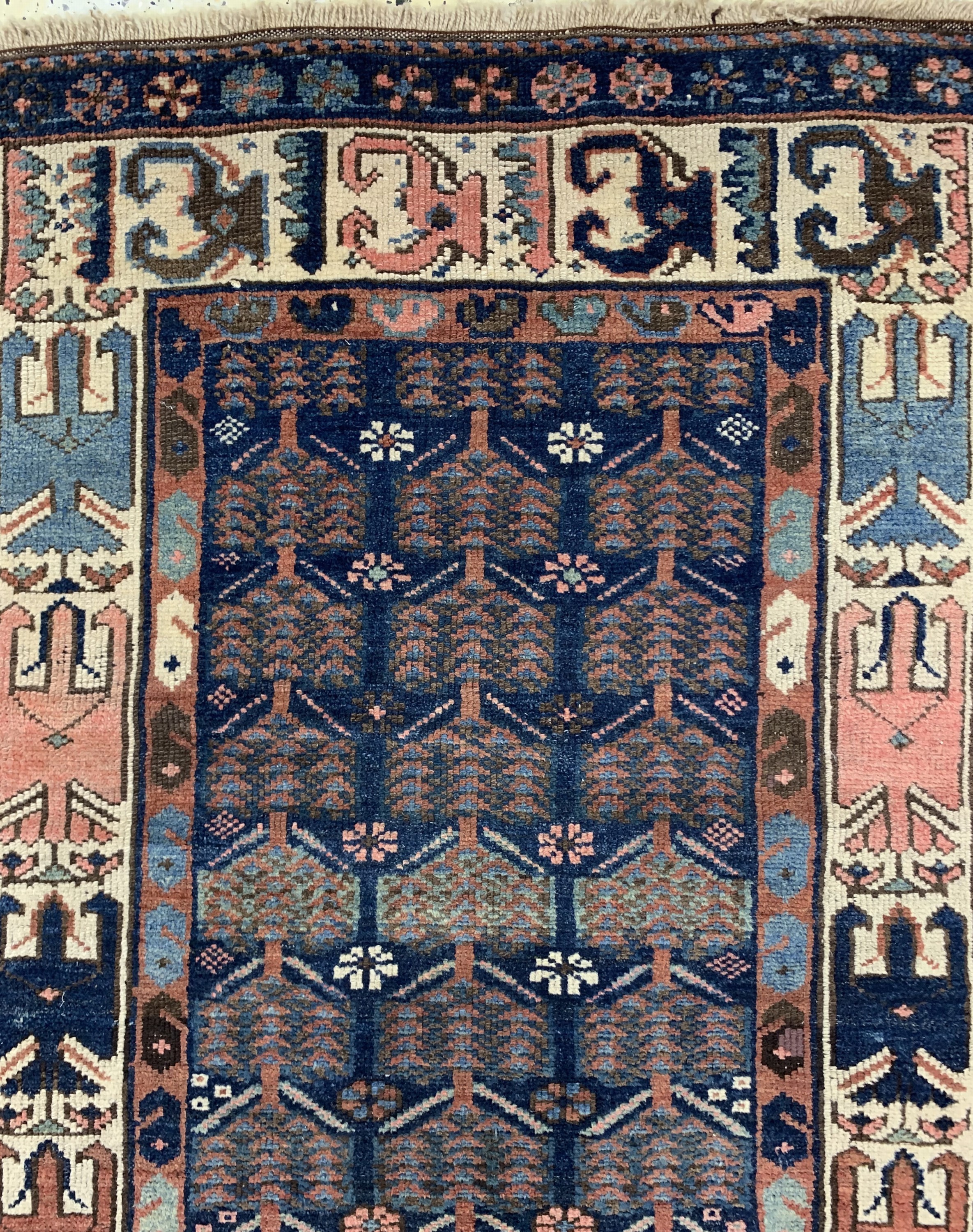 Detail b: Kazak alt, Kaukasus, um 1920/1930, Wolle auf Wolle, ca. 195 x 105 cm, EHZ: 2(kleine Restaurierung)