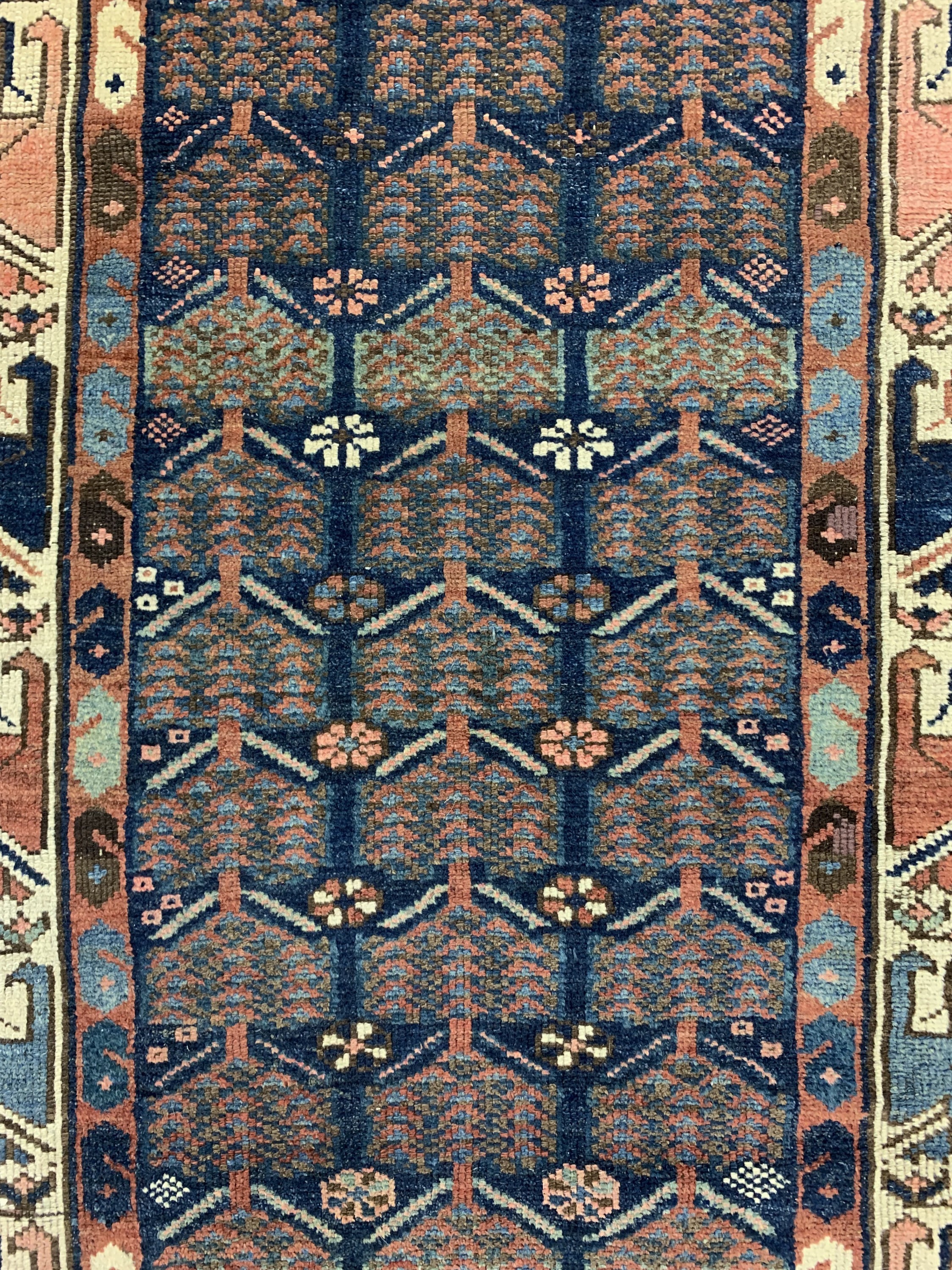 Detail c: Kazak alt, Kaukasus, um 1920/1930, Wolle auf Wolle, ca. 195 x 105 cm, EHZ: 2(kleine Restaurierung)