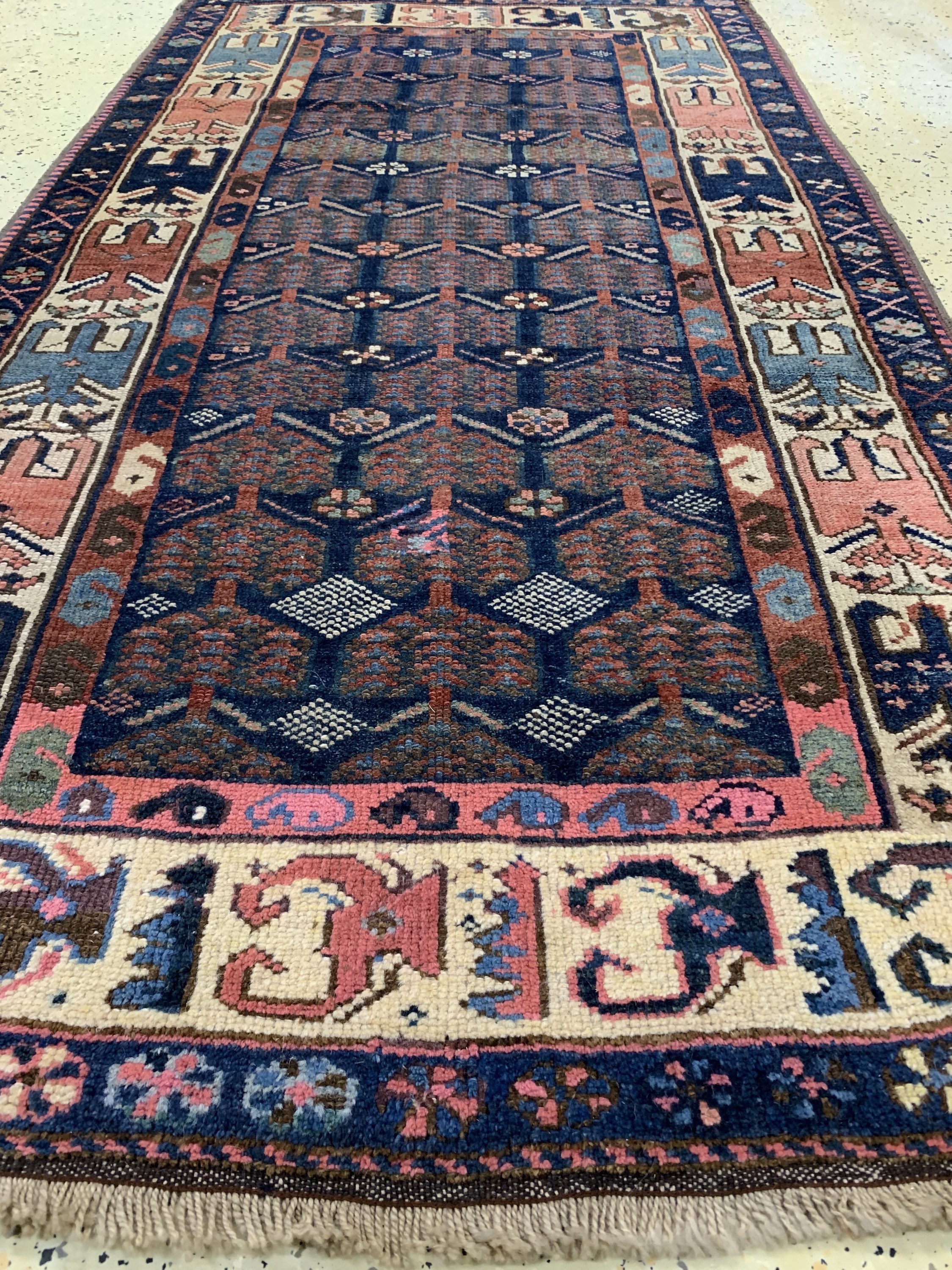 Detail d: Kazak alt, Kaukasus, um 1920/1930, Wolle auf Wolle, ca. 195 x 105 cm, EHZ: 2(kleine Restaurierung)