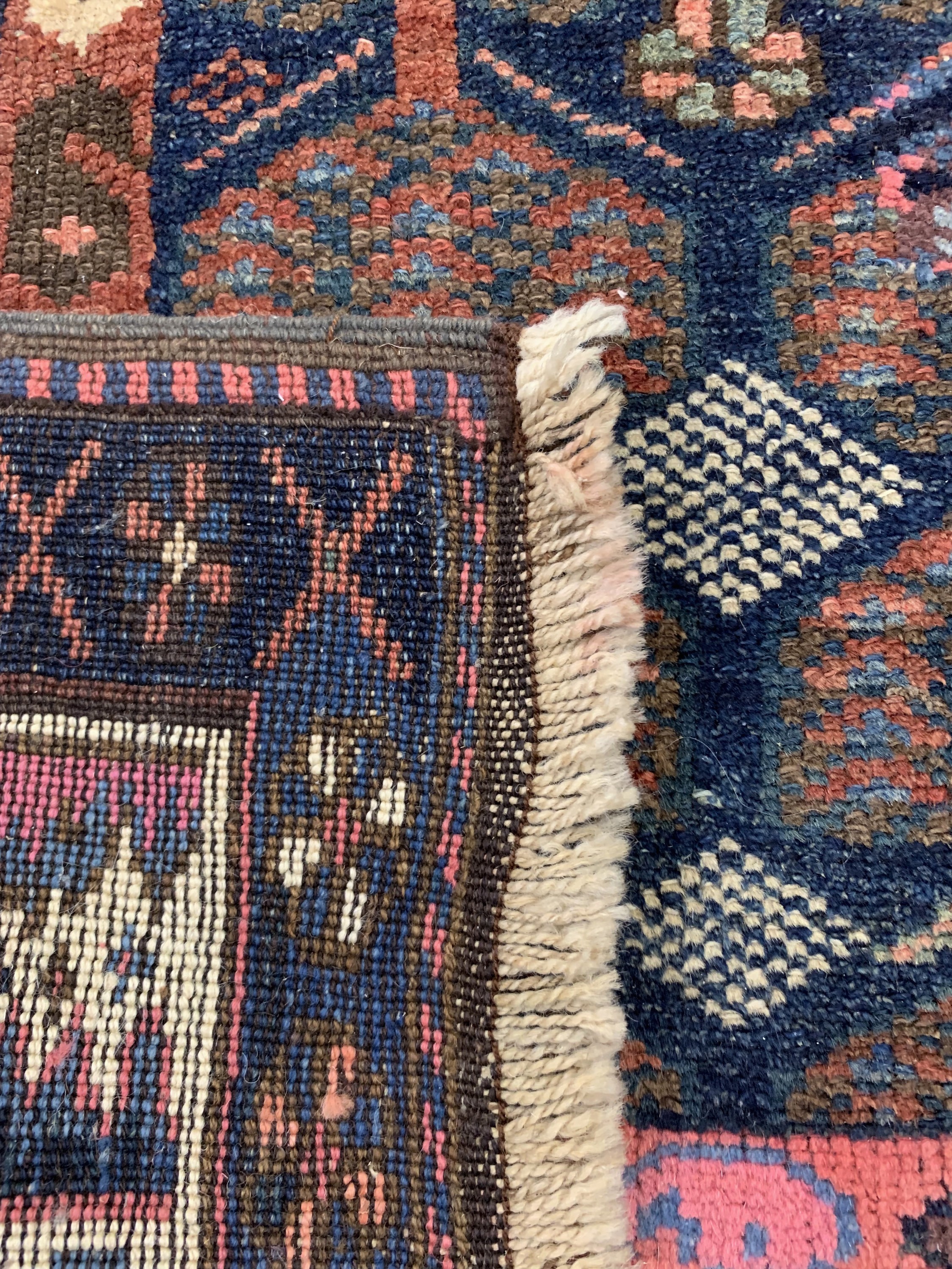 Detail e: Kazak alt, Kaukasus, um 1920/1930, Wolle auf Wolle, ca. 195 x 105 cm, EHZ: 2(kleine Restaurierung)