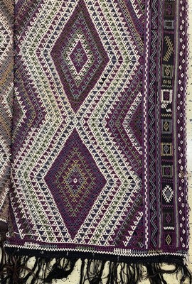 26714557a - Malatya Cicim(2 lanes), Turkey, around 1930, wool on wool, approx. 296 x 145 cm, condition: 2. Rugs, Carpets & Flatweaves