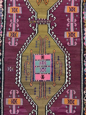 26714562b - Anatol Kilim old, Turkey, around 1950, wool on wool, approx. 420 x 130 cm, condition: 2. Rugs, Carpets & Flatweaves
