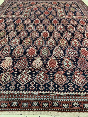 26714563e - Schirwan"Gebetsteppich" antique, Kaukasus, 19.Jhd, Wolle auf Wolle, approx. 133 x 100 cm,condition: 4(mehrere Risse). Rugs, Carpets & Flatweaves