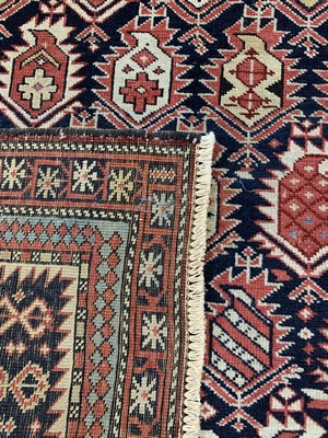 26714563f - Schirwan"Gebetsteppich" antique, Kaukasus, 19.Jhd, Wolle auf Wolle, approx. 133 x 100 cm,condition: 4(mehrere Risse). Rugs, Carpets & Flatweaves