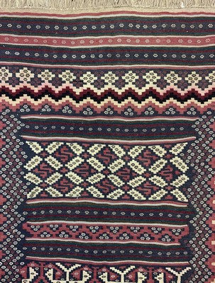 26714576b - Sirdjan Kilim, Persia, around 1960, wool on wool, approx. 242 x 148 cm, condition: 2. Rugs, Carpets & Flatweaves