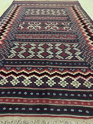 26714576c - Sirdjan Kilim, Persia, around 1960, wool on wool, approx. 242 x 148 cm, condition: 2. Rugs, Carpets & Flatweaves