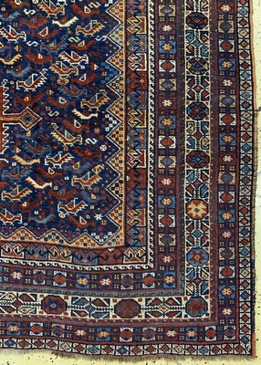26714587a - Antique Khamseh, Persia, around 1900, wool on wool, approx. 280 x 190 cm, condition: 3 (restored creases). Rugs, Carpets & Flatweaves