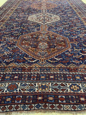 26714587d - Antique Khamseh, Persia, around 1900, wool on wool, approx. 280 x 190 cm, condition: 3 (restored creases). Rugs, Carpets & Flatweaves