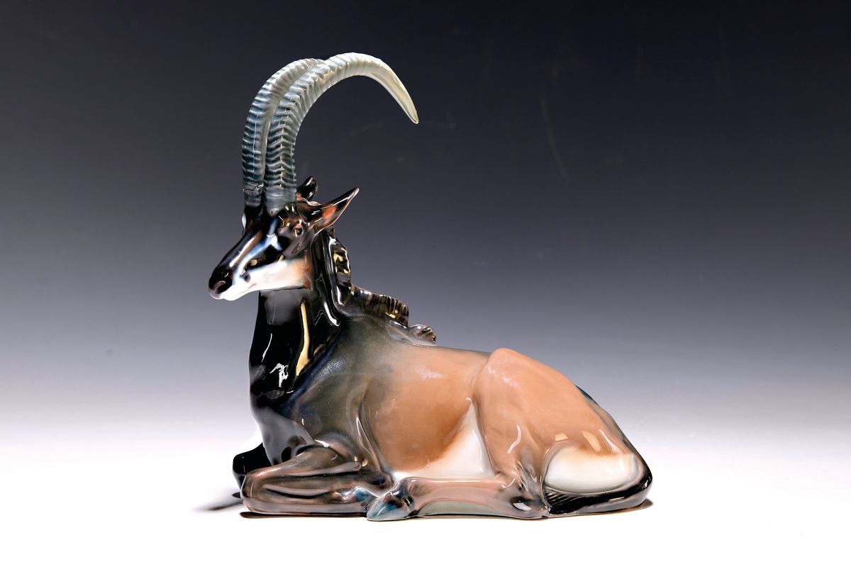 Porzellanfigur "Rappenantilope", Meissen, Entw. Paul Walther 1911, Porzellan, bunt staffiert, Modellnr. B218, ein Horn beschädigt und ...