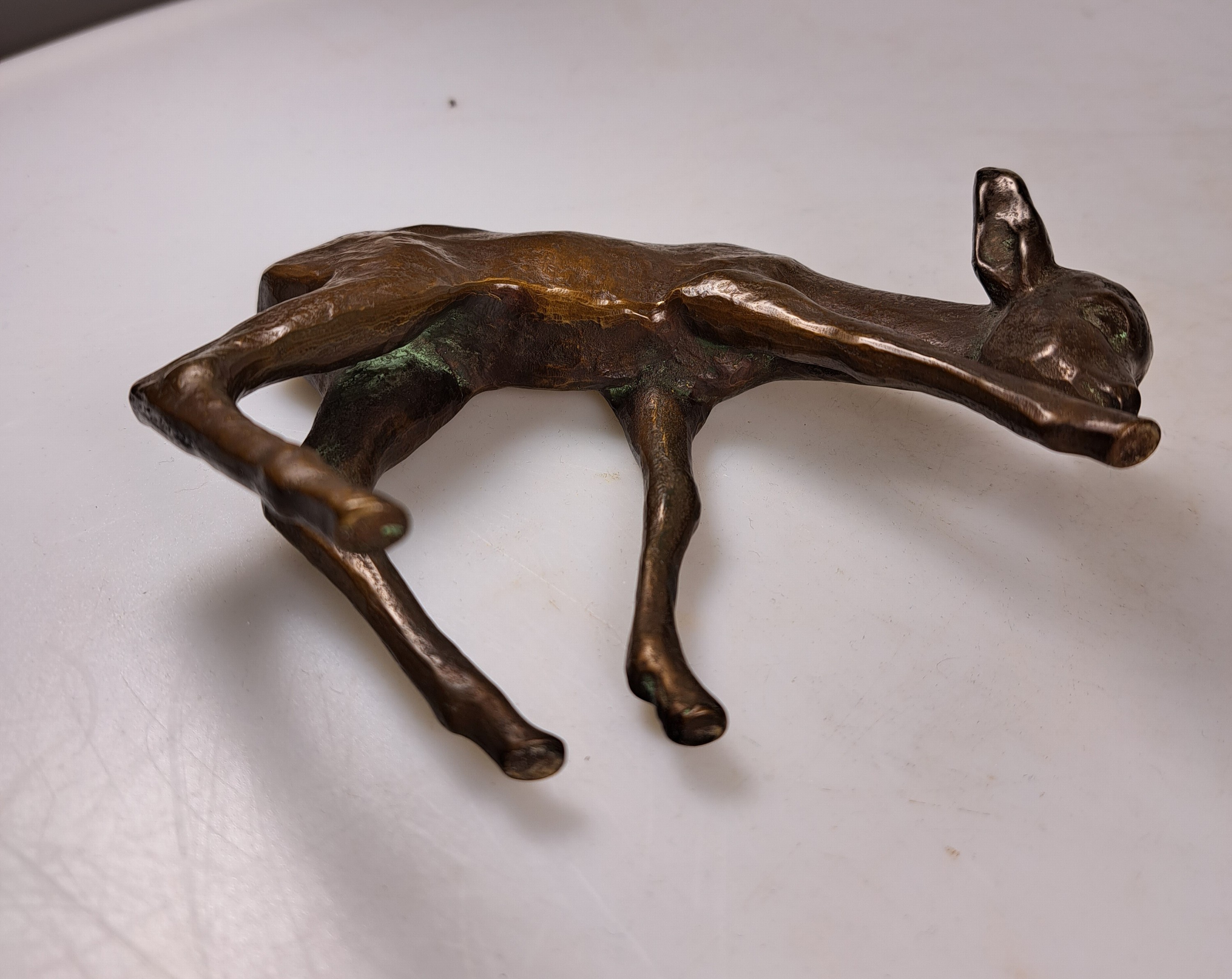 Detail f: Zuschreibung: Renee Sintenis, 1888 Glatz - 1965 Berlin, Tierplastik, Bronze, braun patiniert, äsendes Reh am Boden schwer leserlich gemarkt ...