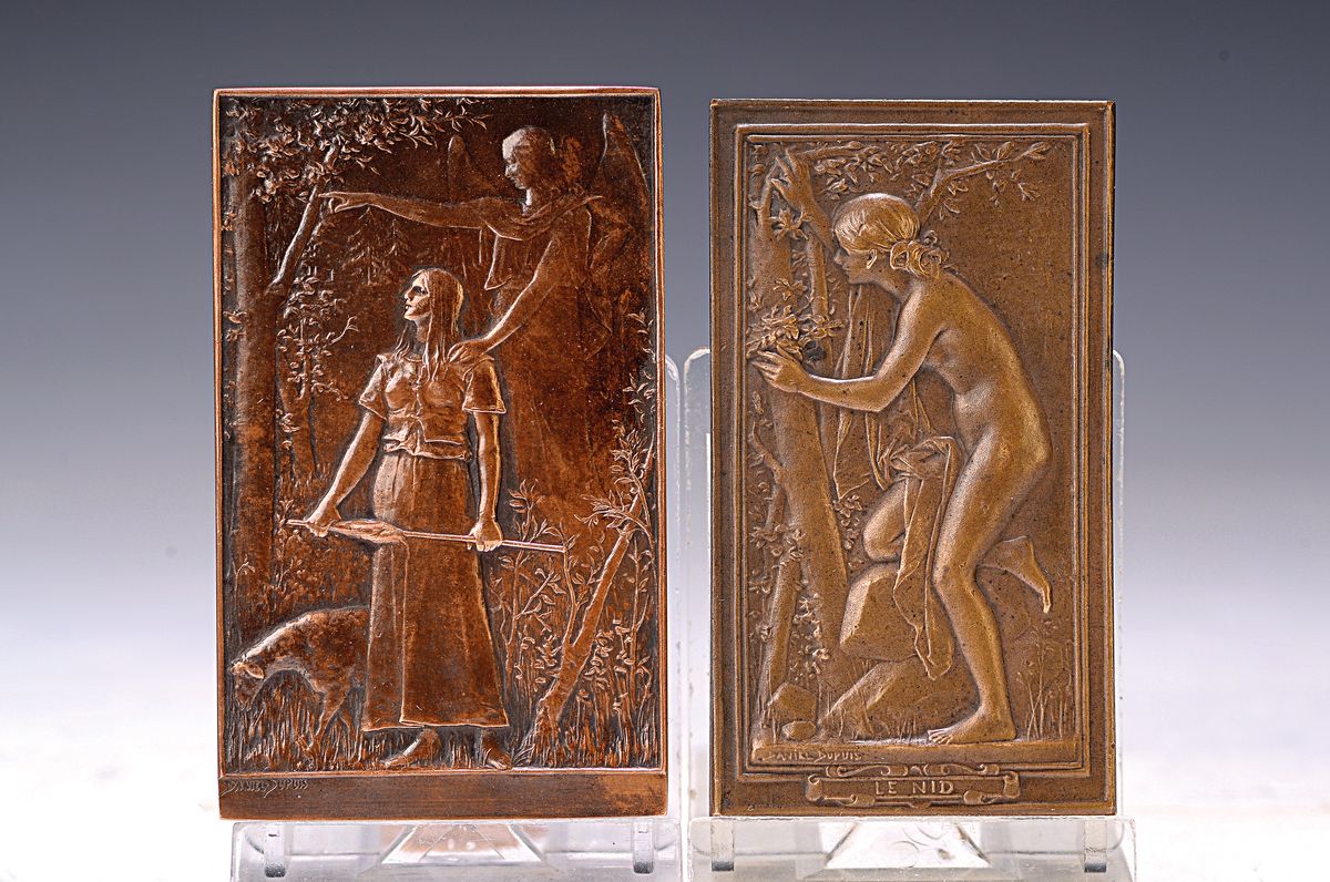 2 Plaketten:, Jean-Baptiste Daniel-Dupuis, 1849-1899, Bronze, "Le Nid" (das Nest), 6,5x3,5 cm; "Jeanne d'Arc - Liberatrice du ...