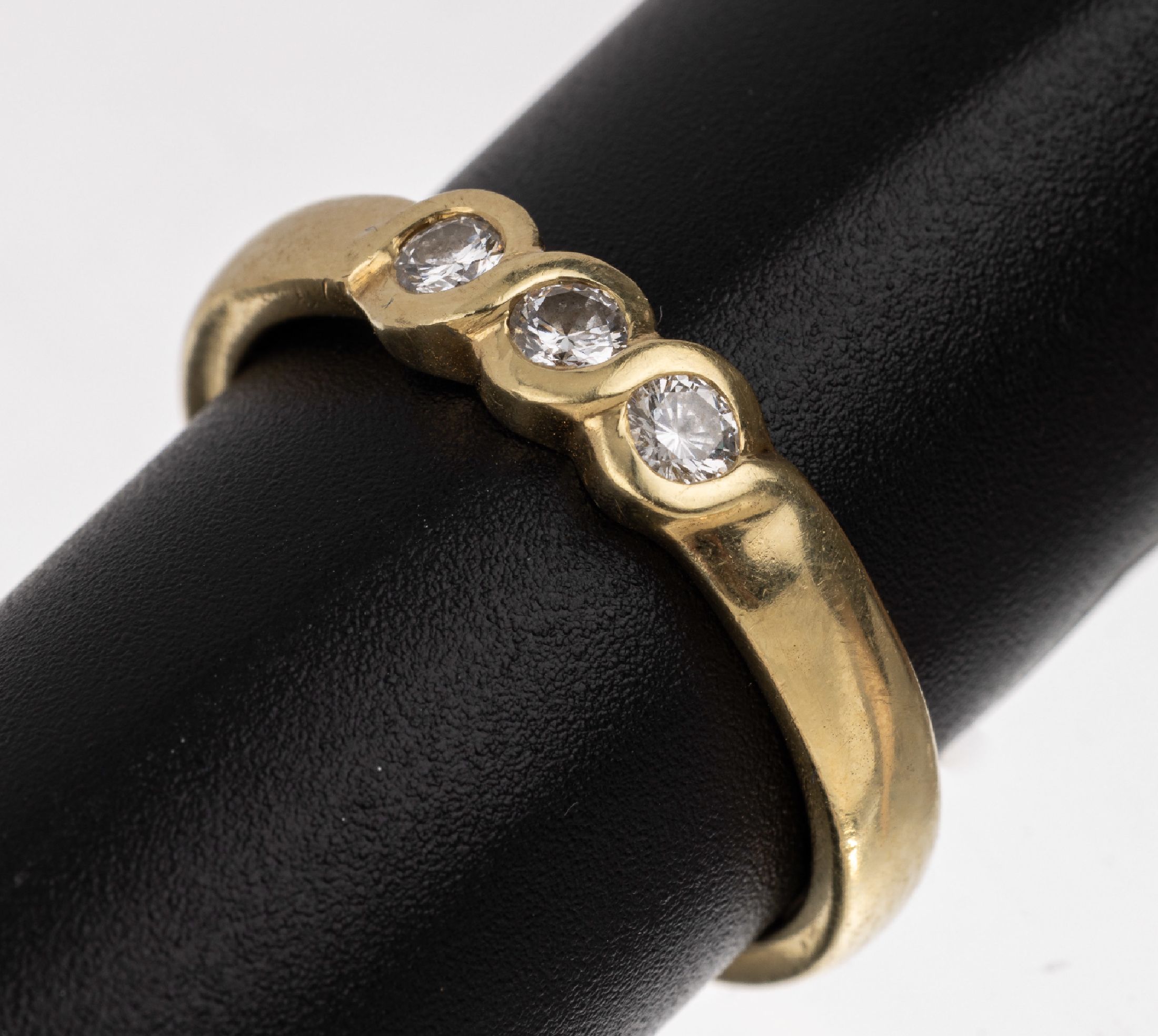 14 kt Gold Brillant-Ring, GG 585/000, Brillanten zus. ca. 0.28 ct (grav.) Weiß/si, RW 61, ca. 5.2 g