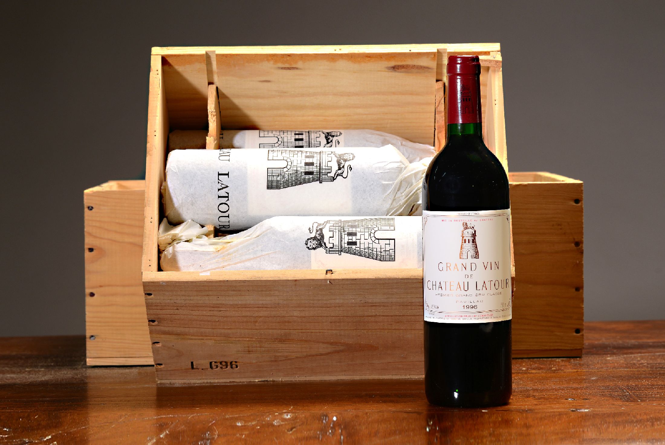 6 Flaschen 1996 Chateau Latour, Paulliac, Premier grand cru classé, je 750ml, orig. verkorkt und unverkostet, orig. Holzkiste
