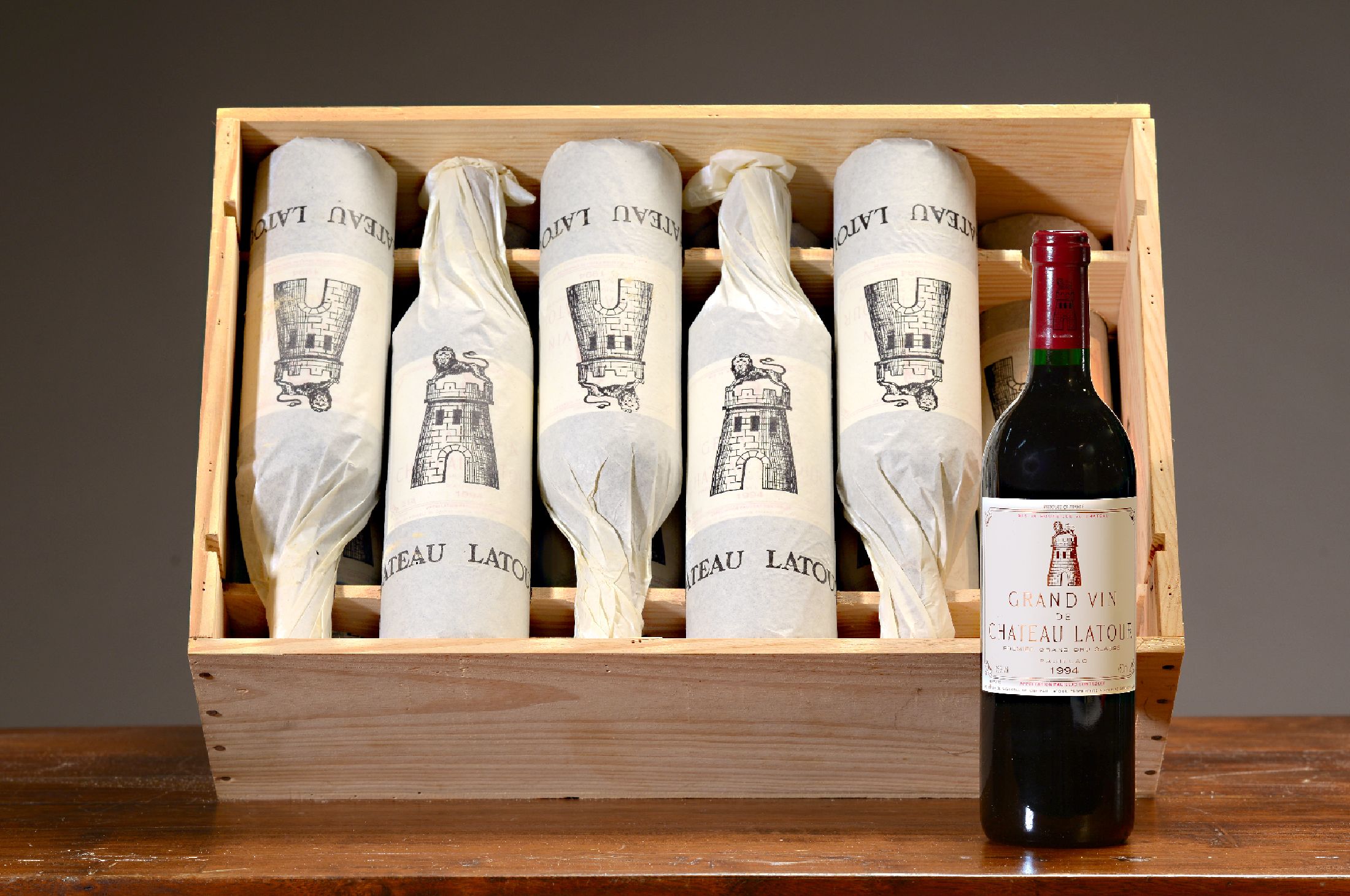 12 Flaschen 1994 Chateau Latour, Paulliac, premier grand cru classé, je 75cl, orig. verkorkt und unverkostet, in orig. Holzkiste