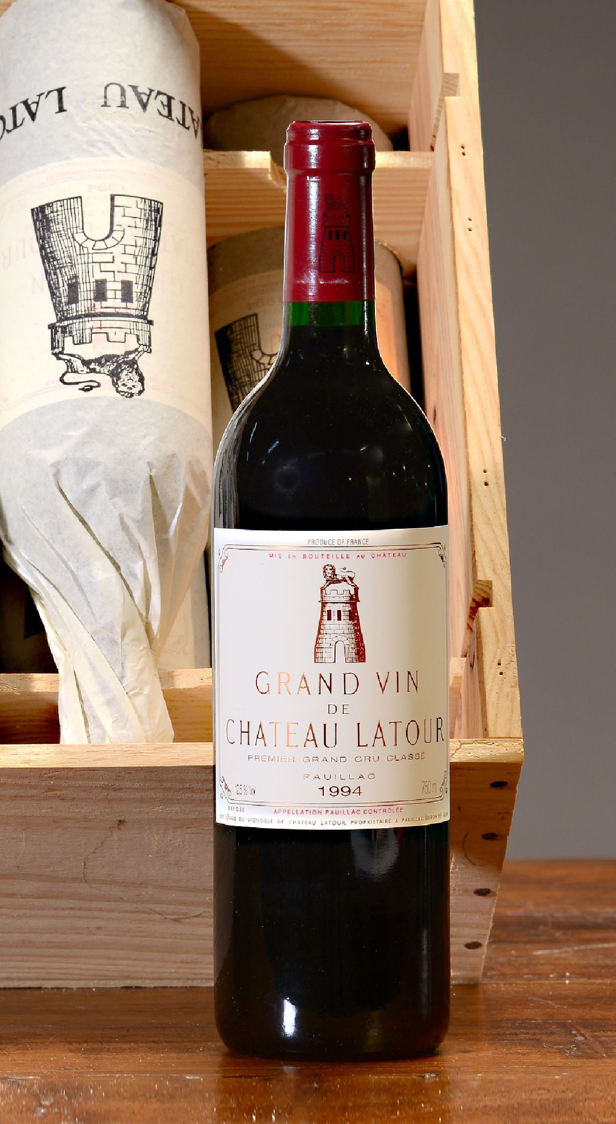 Detail a: 12 Flaschen 1994 Chateau Latour, Paulliac, premier grand cru classé, je 75cl, orig. verkorkt und unverkostet, in orig. Holzkiste