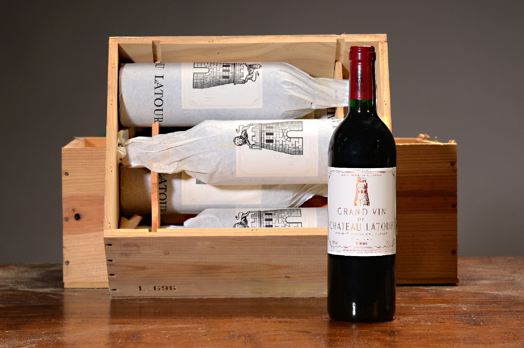 6 Flaschen 1996 Chateau Latour, Paulliac, premier grand cru classé, je 75cl, orig. verkorkt und unverkostet, in orig. Holzkiste