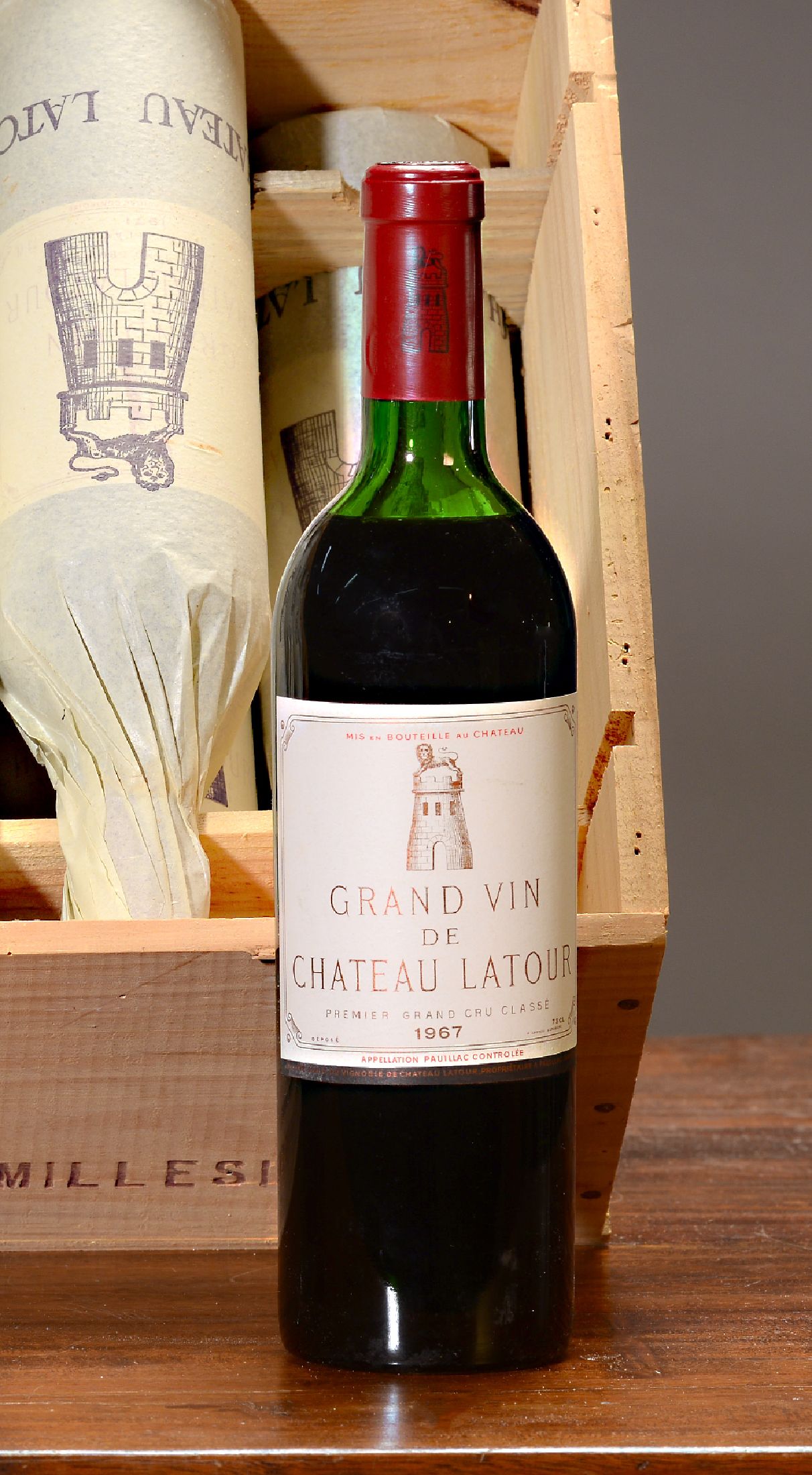 Detail a: 12 Flaschen Chateau Latour Millesime, Paulliac, premier grand cru classé, in orig. Holzkiste je eine Flasche der Jahrgänge 1967, 1971, 1975, 1976, ...