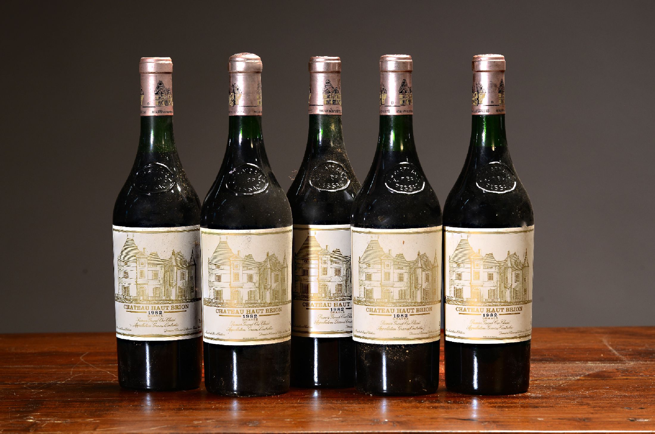 5 Flaschen 1982 Chateau Haut Brion, Graves, premier grand cru classé, je 75cl, orig. verkorkt und unverkostet