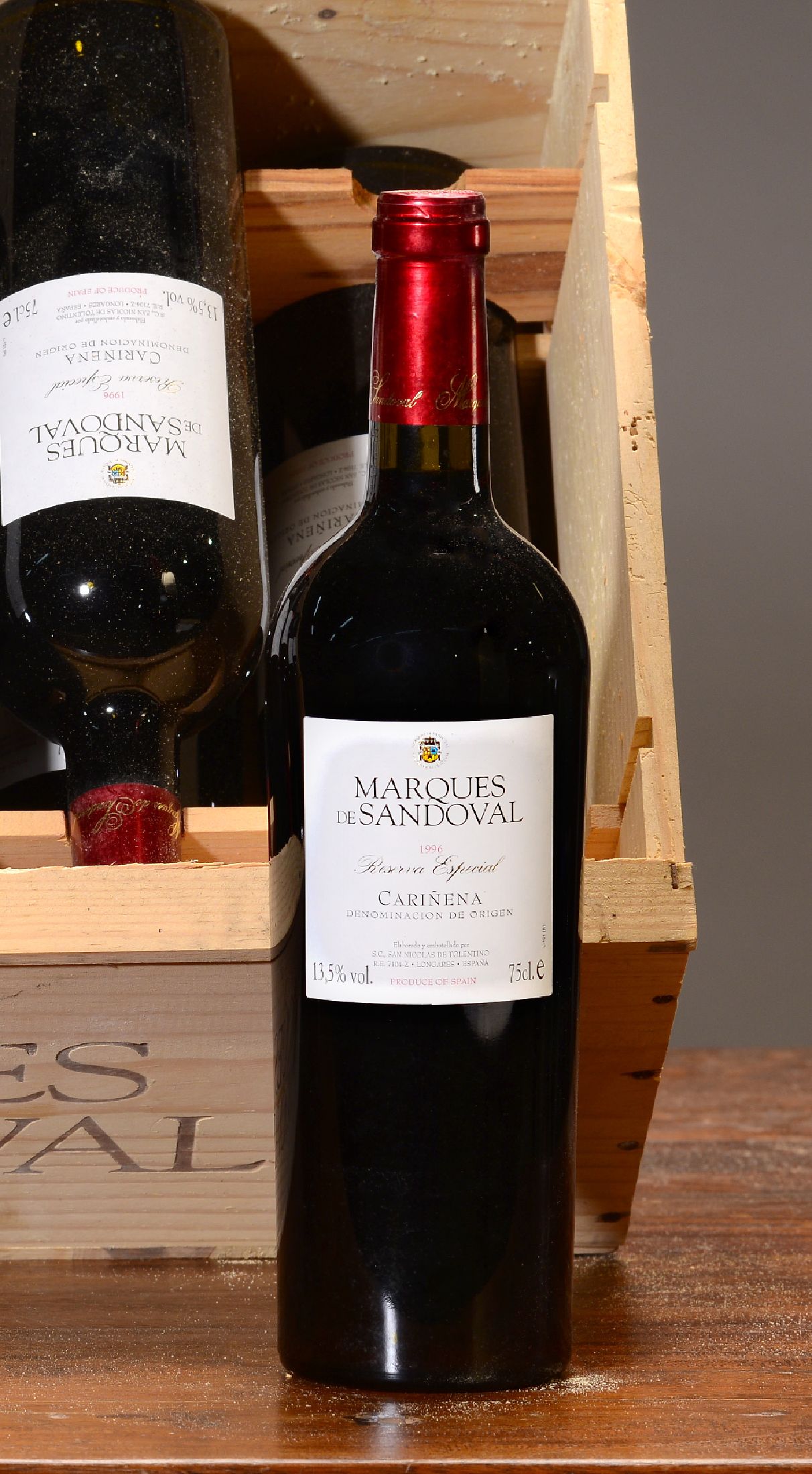 Detail a: 12 Flaschen 1996 Marques de Sandoval, Carinena, Reserva especial, 13.5%, je 75cl, orig. verkorkt und unverkostet, in orig. Holzkiste