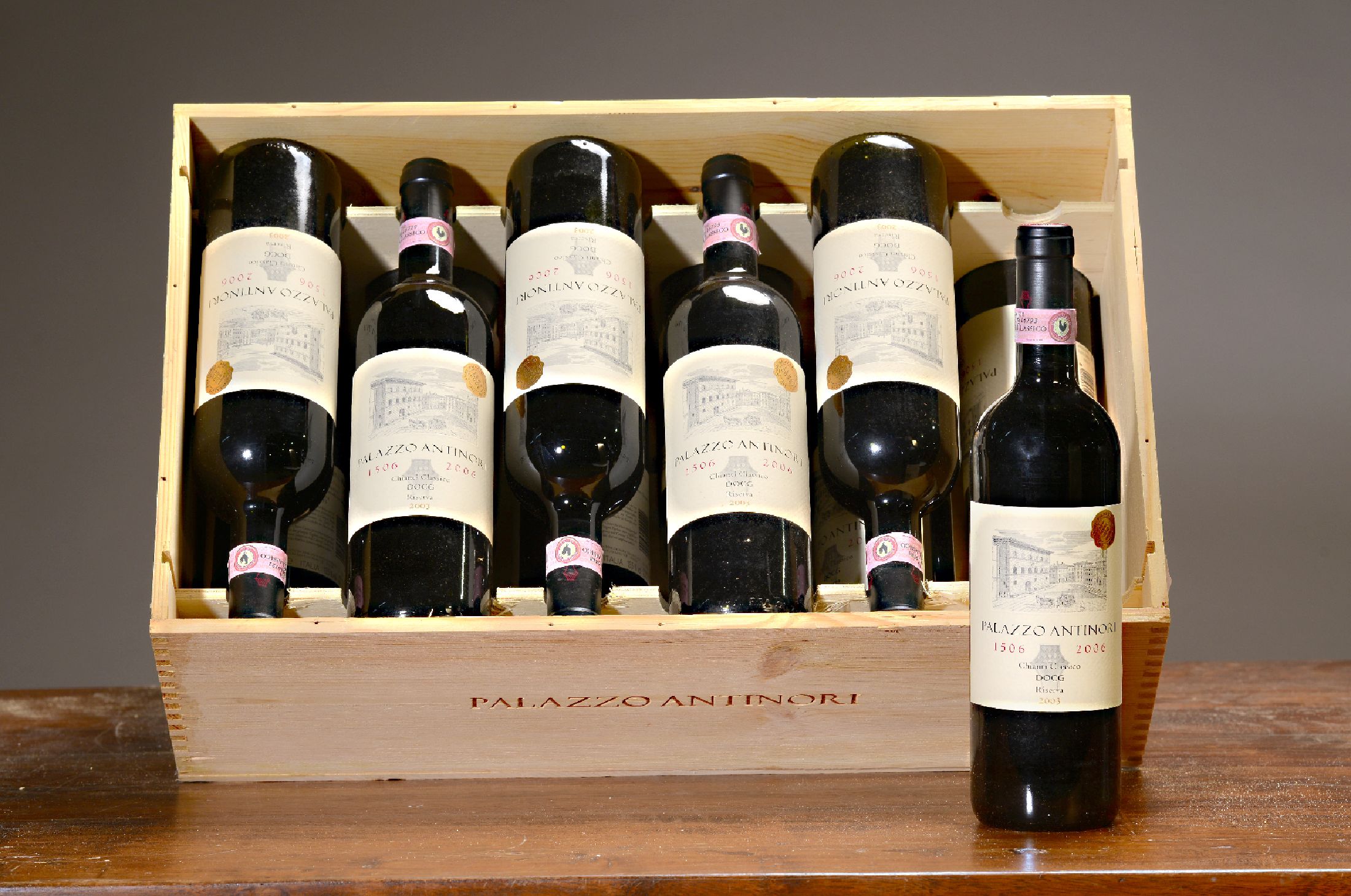 12 Flaschen 2006 Palazzo Antinori, Chianti classico, Riserva, je 75cl, orig. verkorkt und unverkostet, in orig. Holzkiste