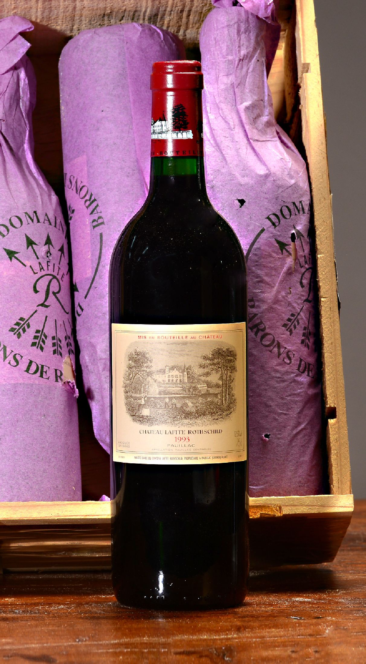 Detail a: 8 Flaschen 1993 Chateau Lafite Rothschild, Paulliac, je 75cl, orig. verkorkt und unverkostet, 13%, in orig. Holzkiste