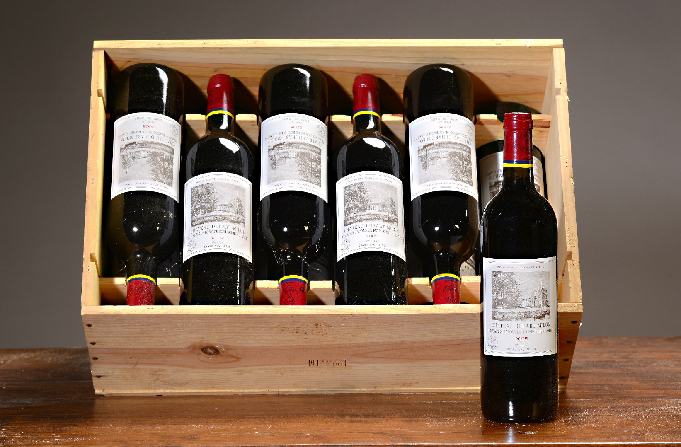 12 Flaschen 2005 Chateau Duhart-Milon, Paulliac, grand cru classé, je 75cl, orig verkorkt und unverkostet, orig. Holzkiste