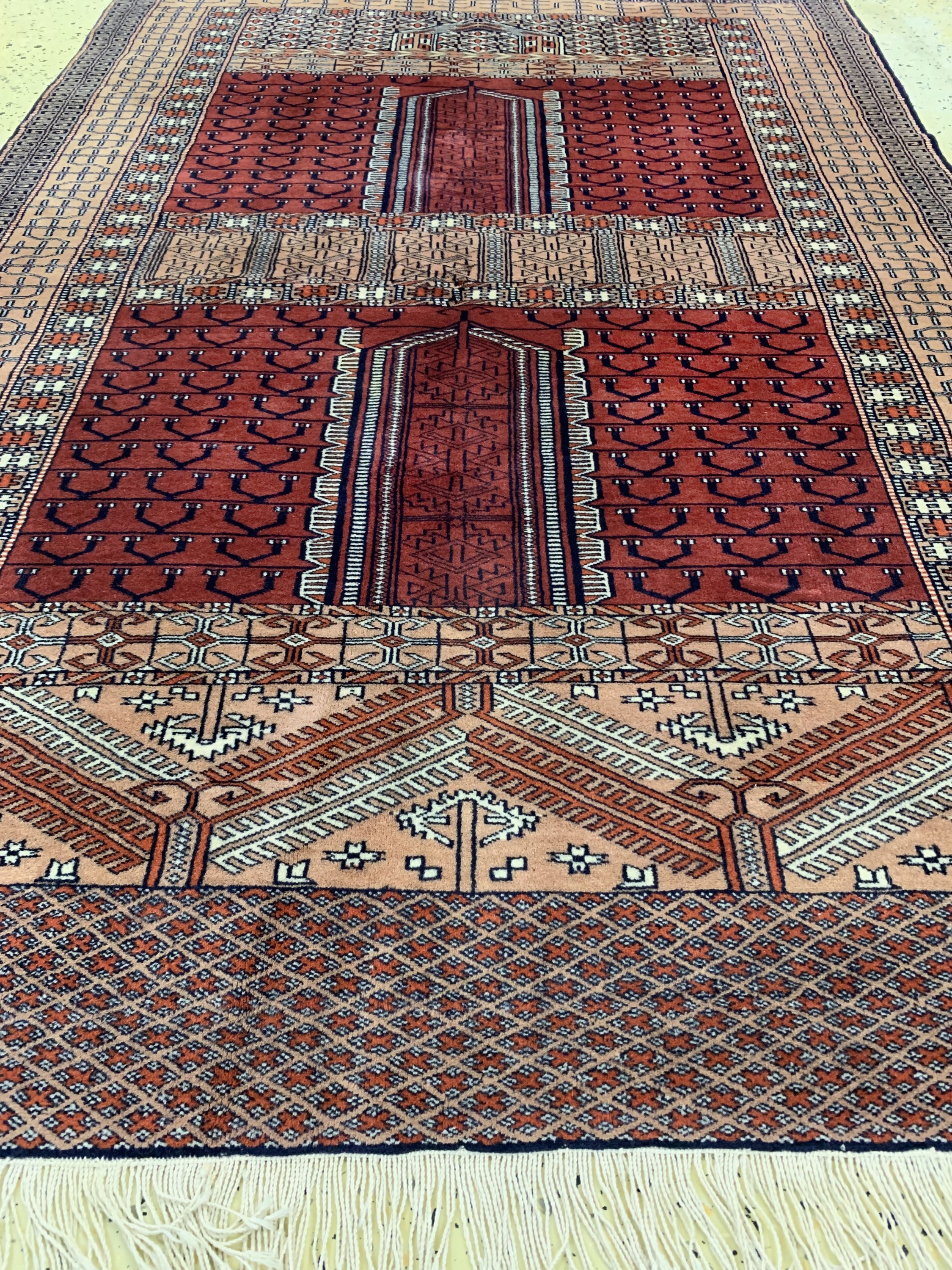 Detail c: Buchara Engsi, Pakistan, ca. 40 Jahre, Wolle auf Baumwolle, ca. 185 x 128 cm, EHZ: 1-2