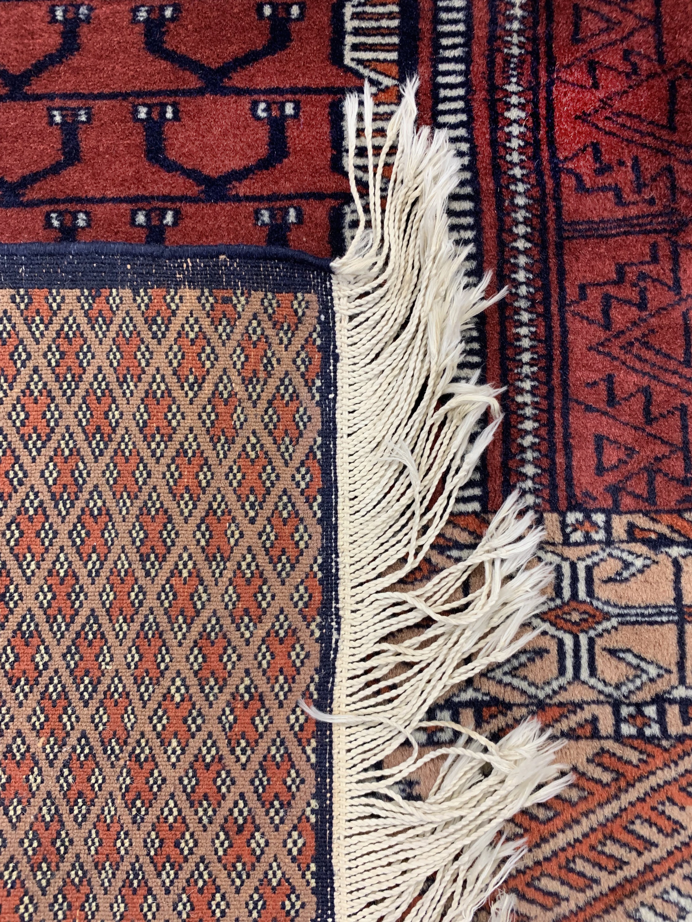 Detail d: Buchara Engsi, Pakistan, ca. 40 Jahre, Wolle auf Baumwolle, ca. 185 x 128 cm, EHZ: 1-2