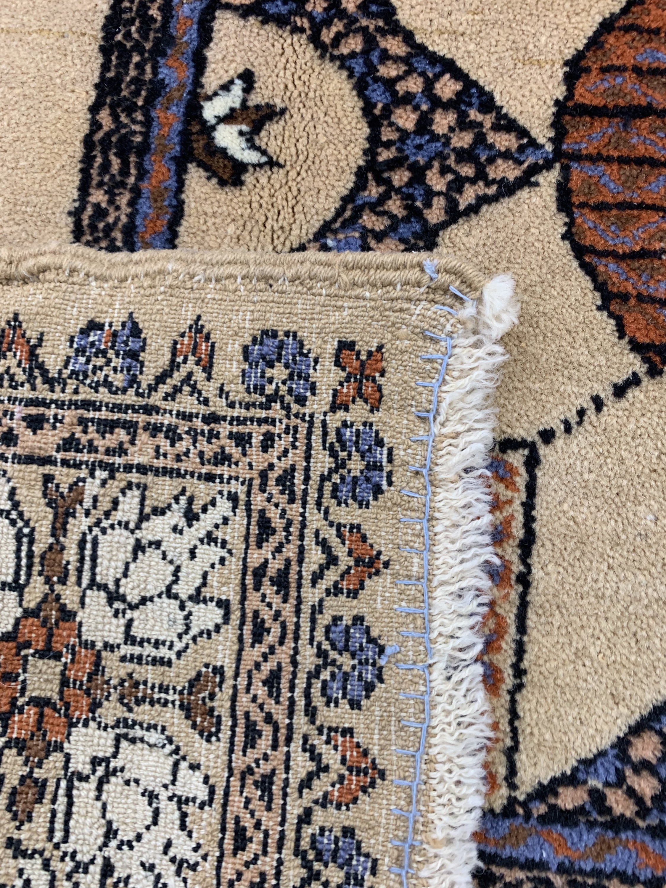 Detail d: Birdjand, Persien, ca. 50 Jahre, Wolle auf Baumwolle, ca. 193 x 177 cm, EHZ: 2(Abrasch)