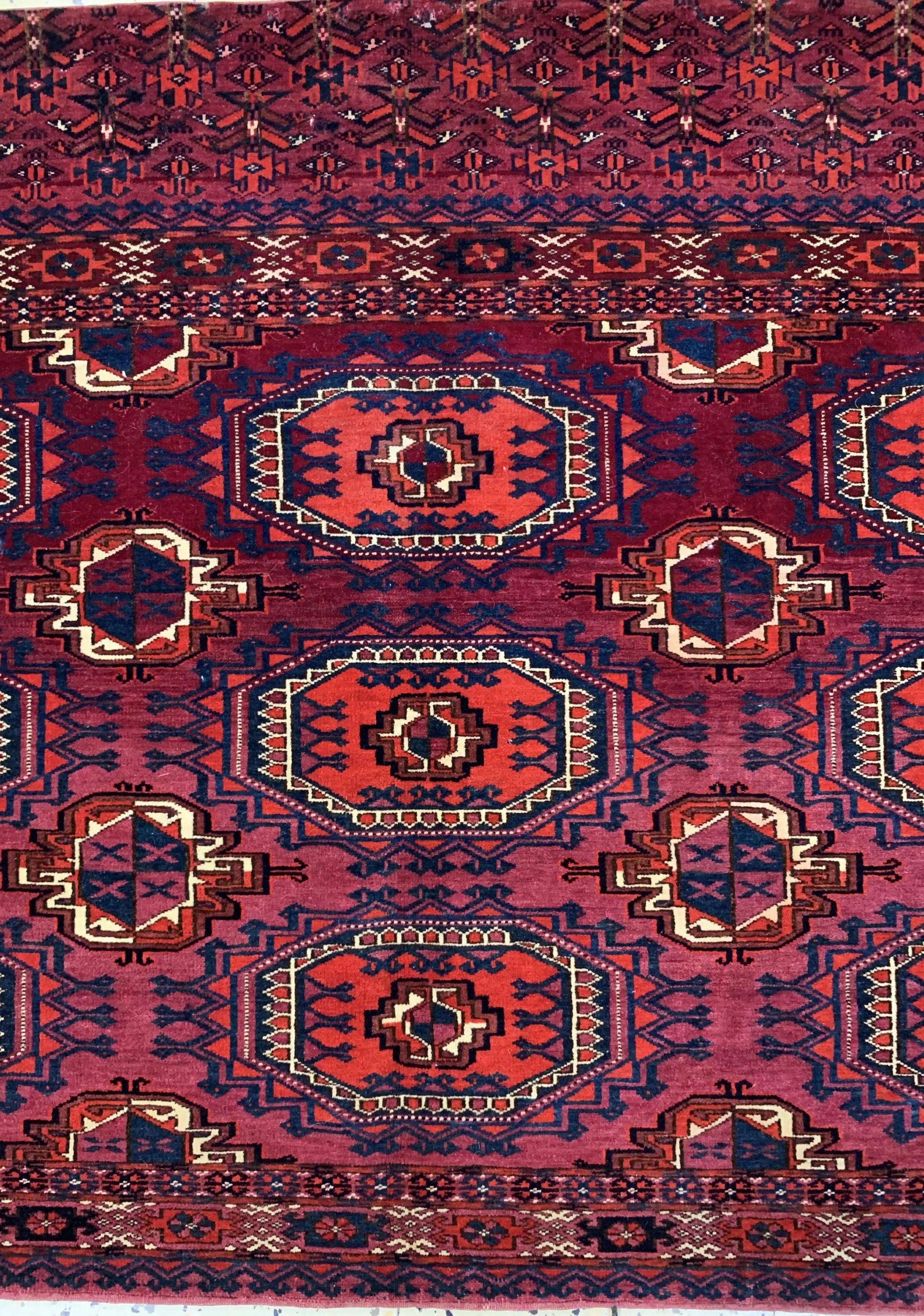 Detail b: Antiker Tekke Tschowal, Turkmenistan, um 1900, Wolle auf Wolle, ca. 146 x 85 cm, EHZ: 2-3