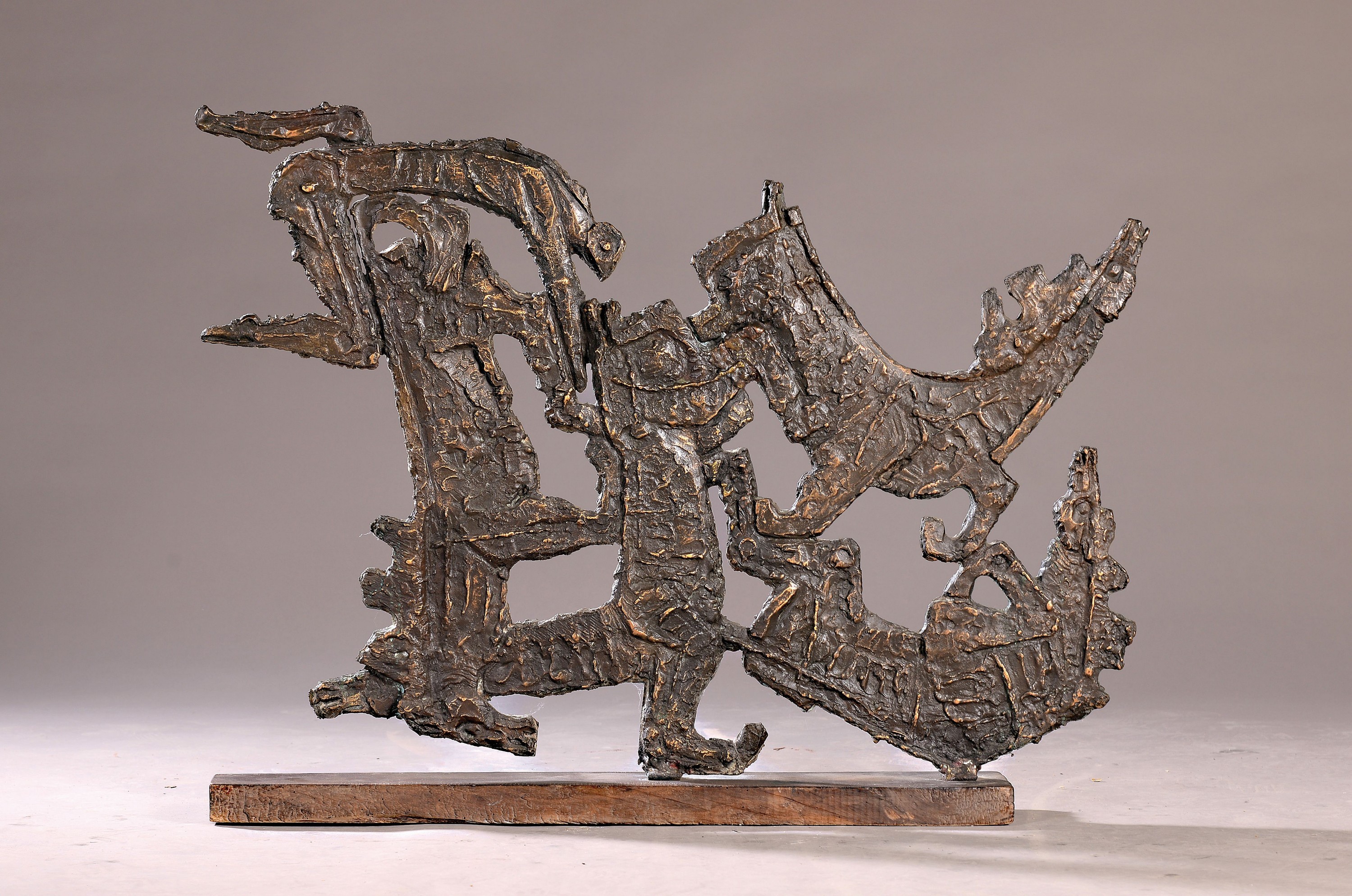 Detail k: Wilhelm Hausmann, 1906 - 1980, große Bronzeskulptur, Sturz des Phaeton Titanensturz,Bronze von 1961, auf Holzsockel, ca. 75 x 101 x 13 cm, monogr. ...