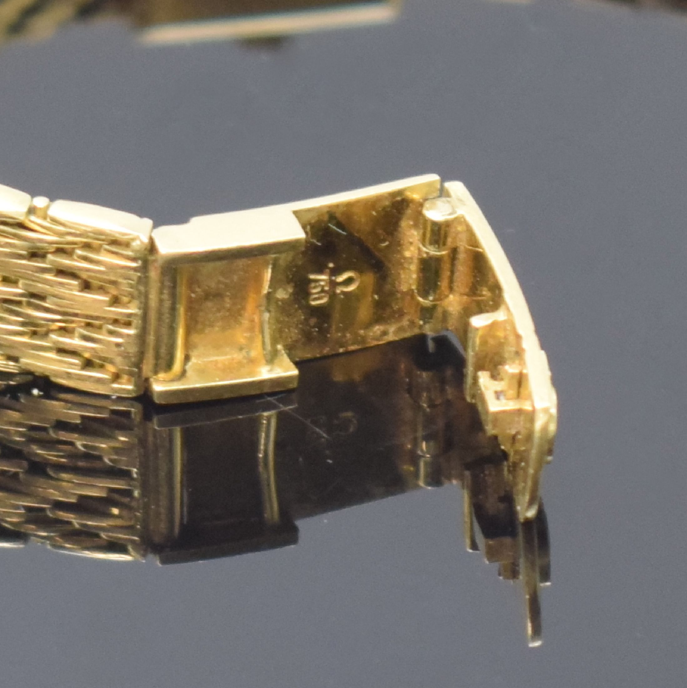 Detail c: OMEGA Damenarmbanduhr in GG 750/000 Referenz 8082, Handaufzug, Schweiz um 1961, 2-teil. Geh., Boden aufgedr., silb. Zifferbl. m. aufgel. Indizes, ...