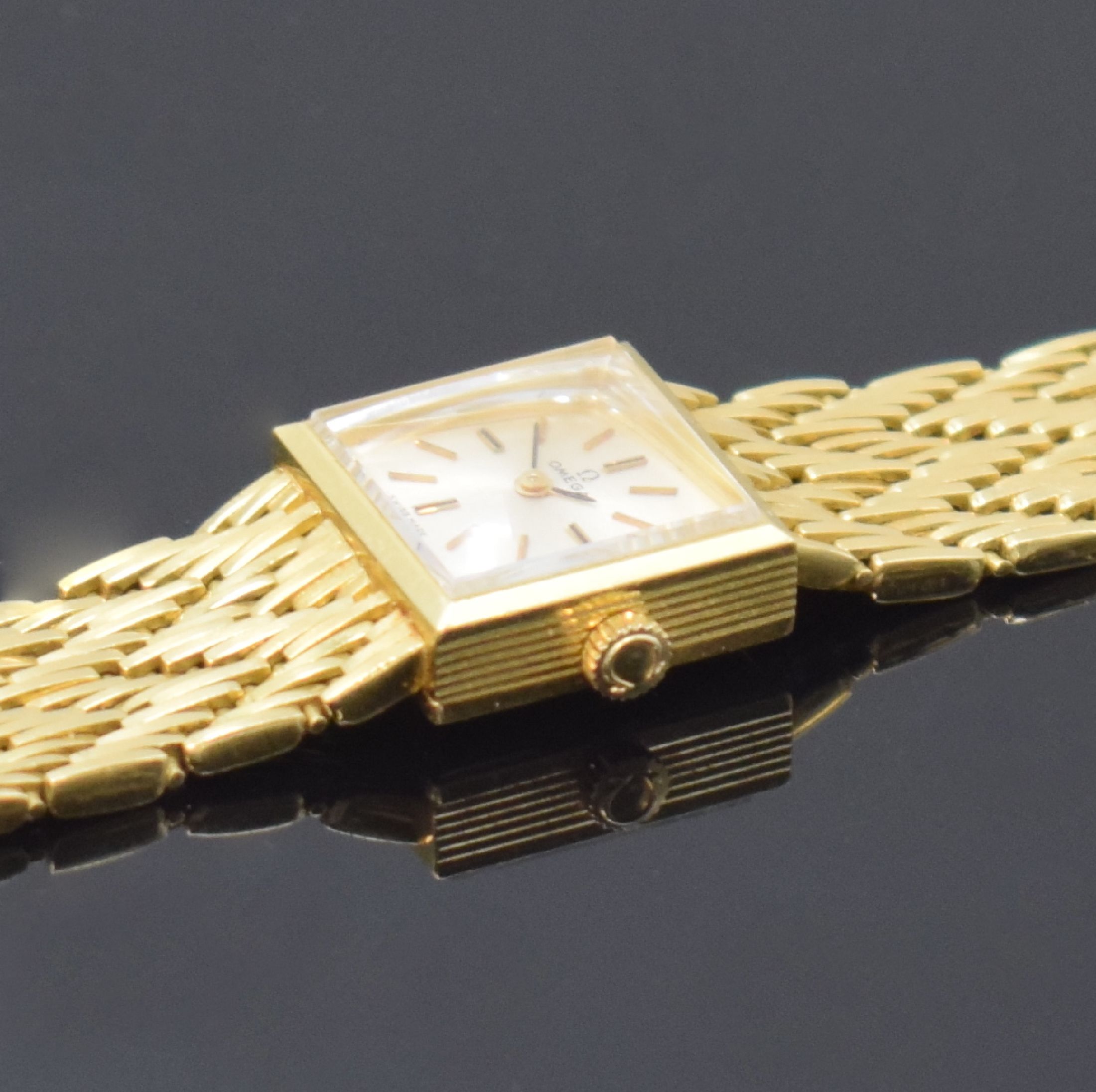 Detail d: OMEGA Damenarmbanduhr in GG 750/000 Referenz 8082, Handaufzug, Schweiz um 1961, 2-teil. Geh., Boden aufgedr., silb. Zifferbl. m. aufgel. Indizes, ...