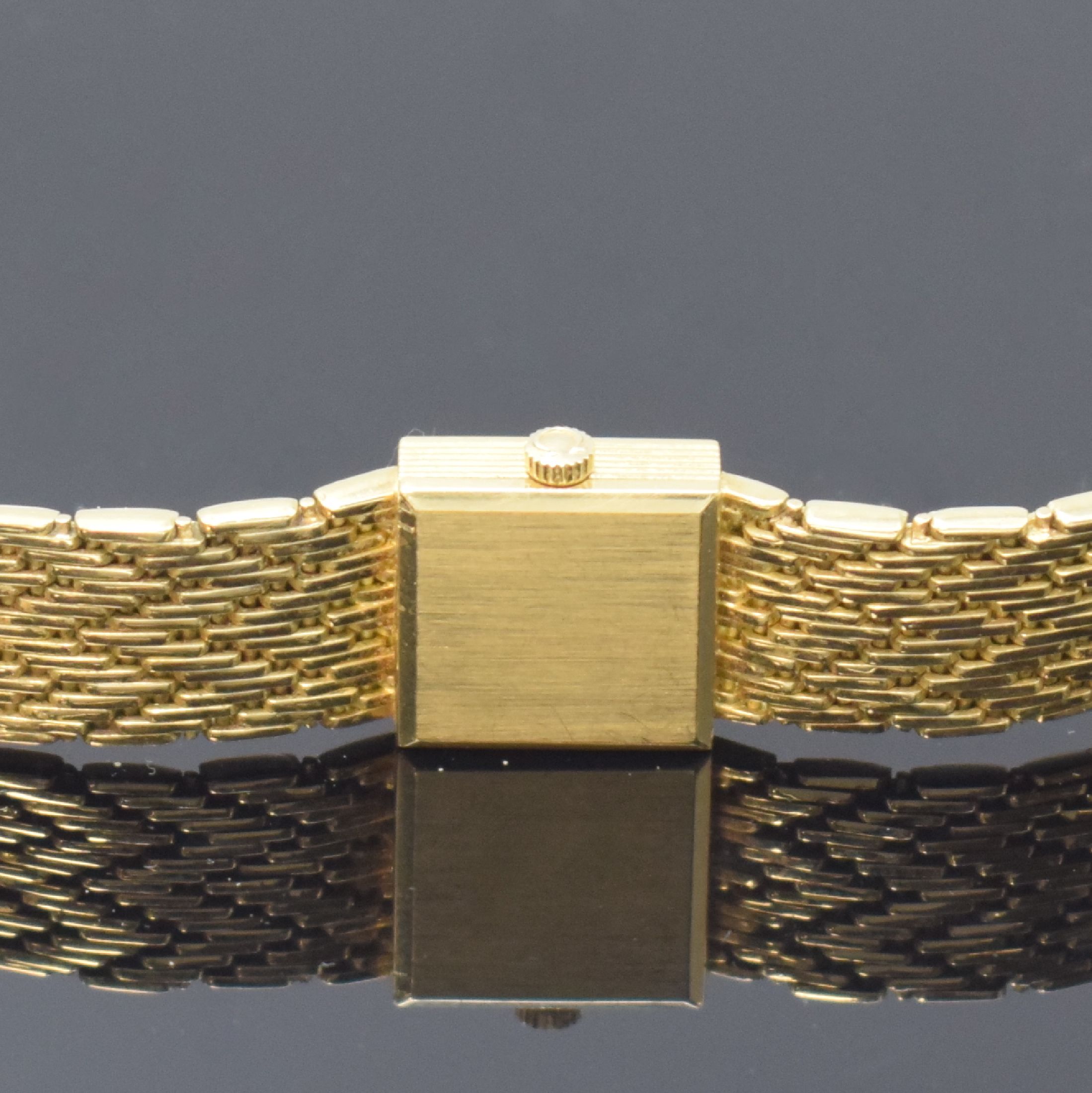 Detail e: OMEGA Damenarmbanduhr in GG 750/000 Referenz 8082, Handaufzug, Schweiz um 1961, 2-teil. Geh., Boden aufgedr., silb. Zifferbl. m. aufgel. Indizes, ...