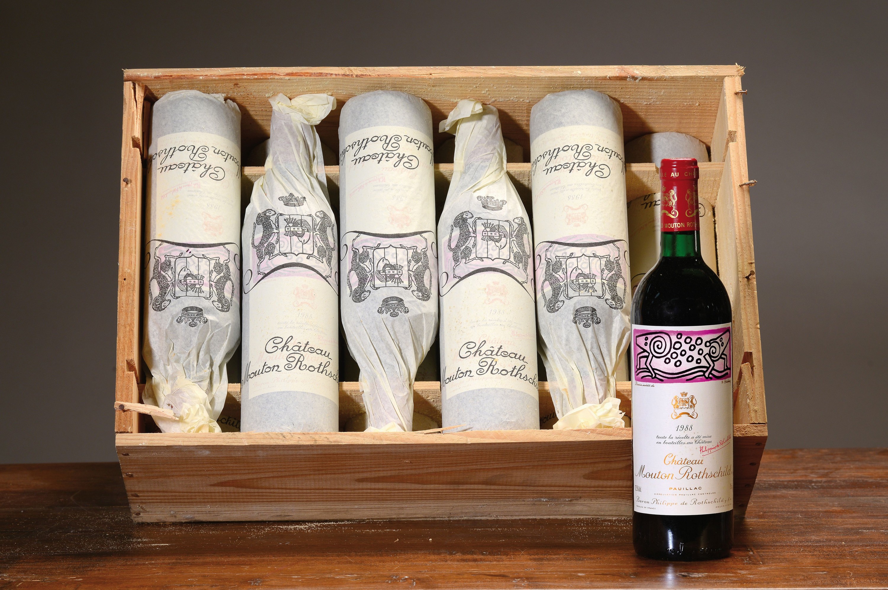 12 Flaschen 1988 Chateau Mouton Rothschild, Paulliac, premier grand cru classé, je 75cl, orig. verkorkt und unverkostet, in orig. Holzkiste