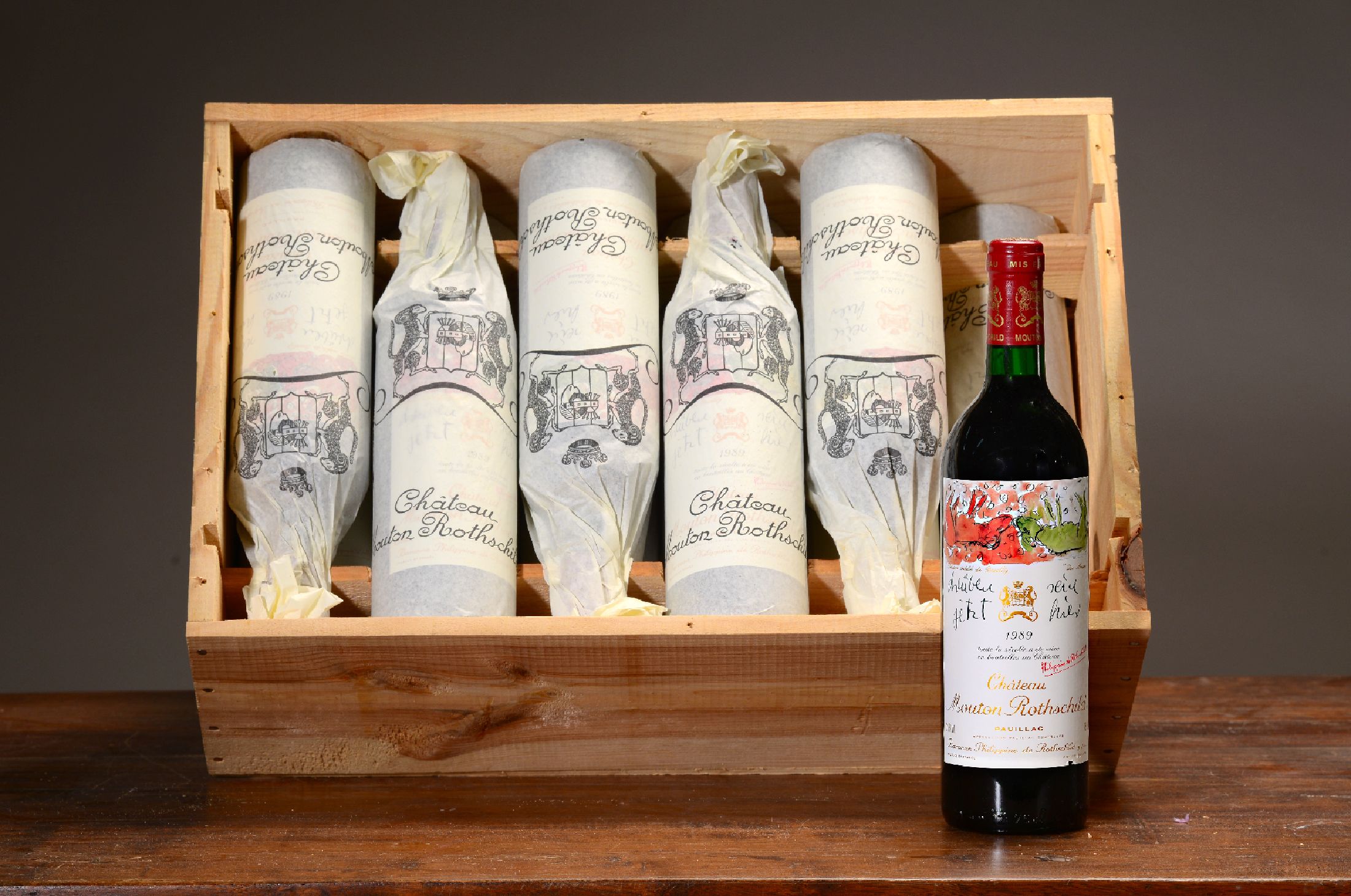 Detail c: 12 Flaschen 1989 Chateau Mouton Rothschild, Paulliac, premier grand cru classé. je 75cl, orig. verkorkt und unverkostet, in orig. Holzkiste