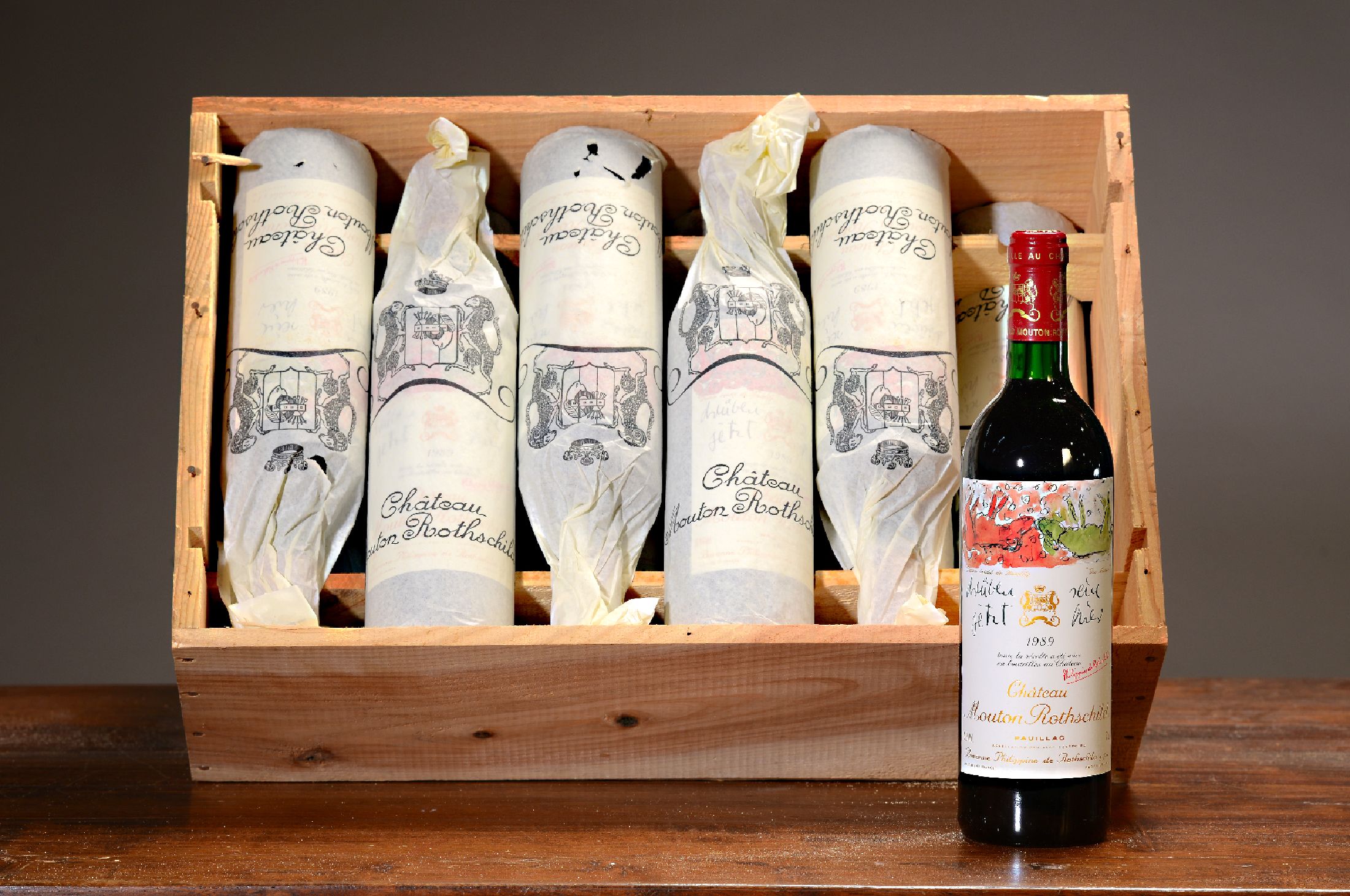 12 Flaschen 1989 Chateau Mouton Rothschild, Paulliac, premier grand cru classé. je 75cl, orig. verkorkt und unverkostet, in orig. Holzkiste
