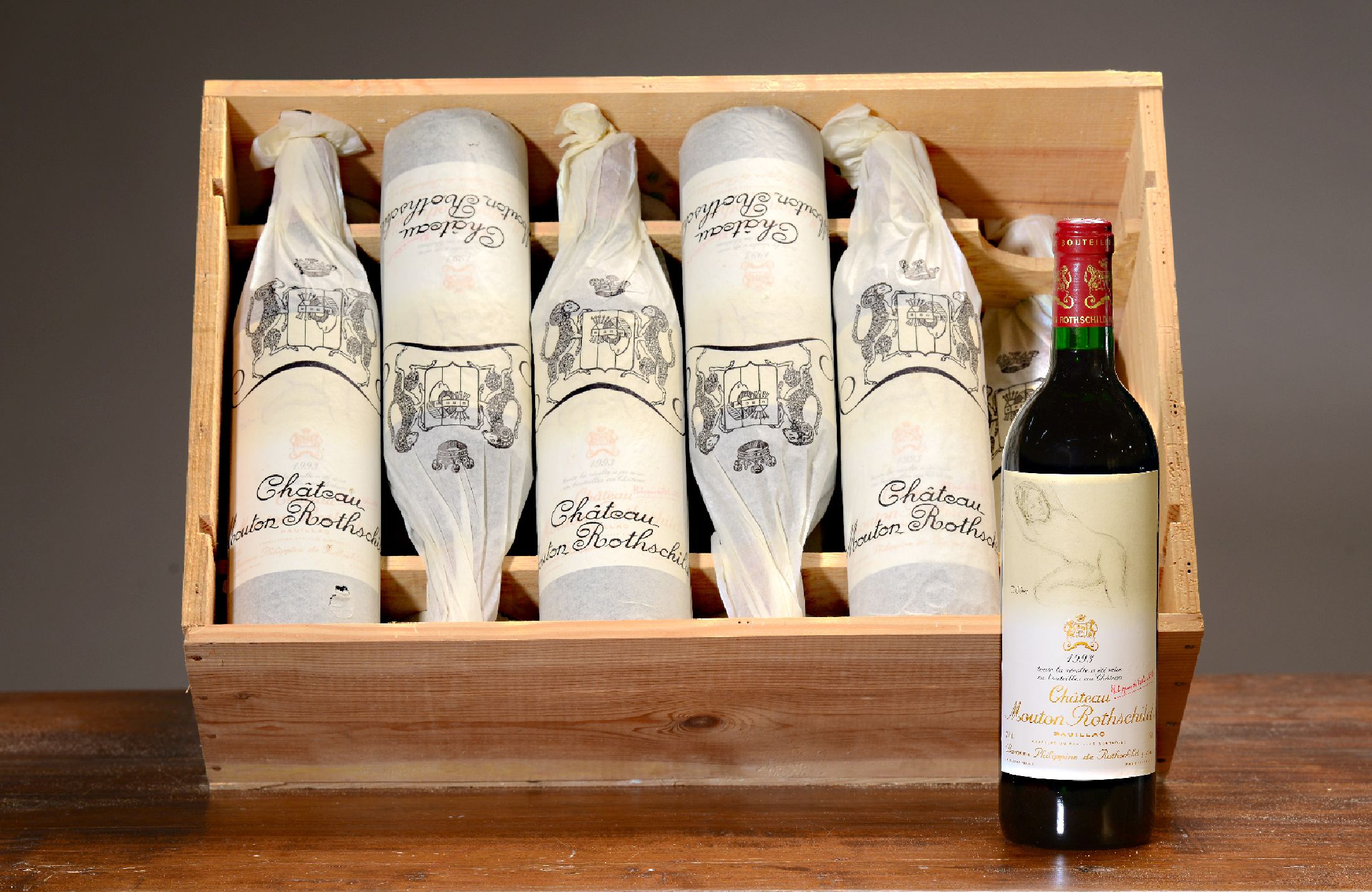 12 Flaschen 1993 Chateau Mouton Rothschild, Paulliac, premier grand cru classé. je 75cl, orig. verkorkt und unverkostet, in orig. Holzkiste