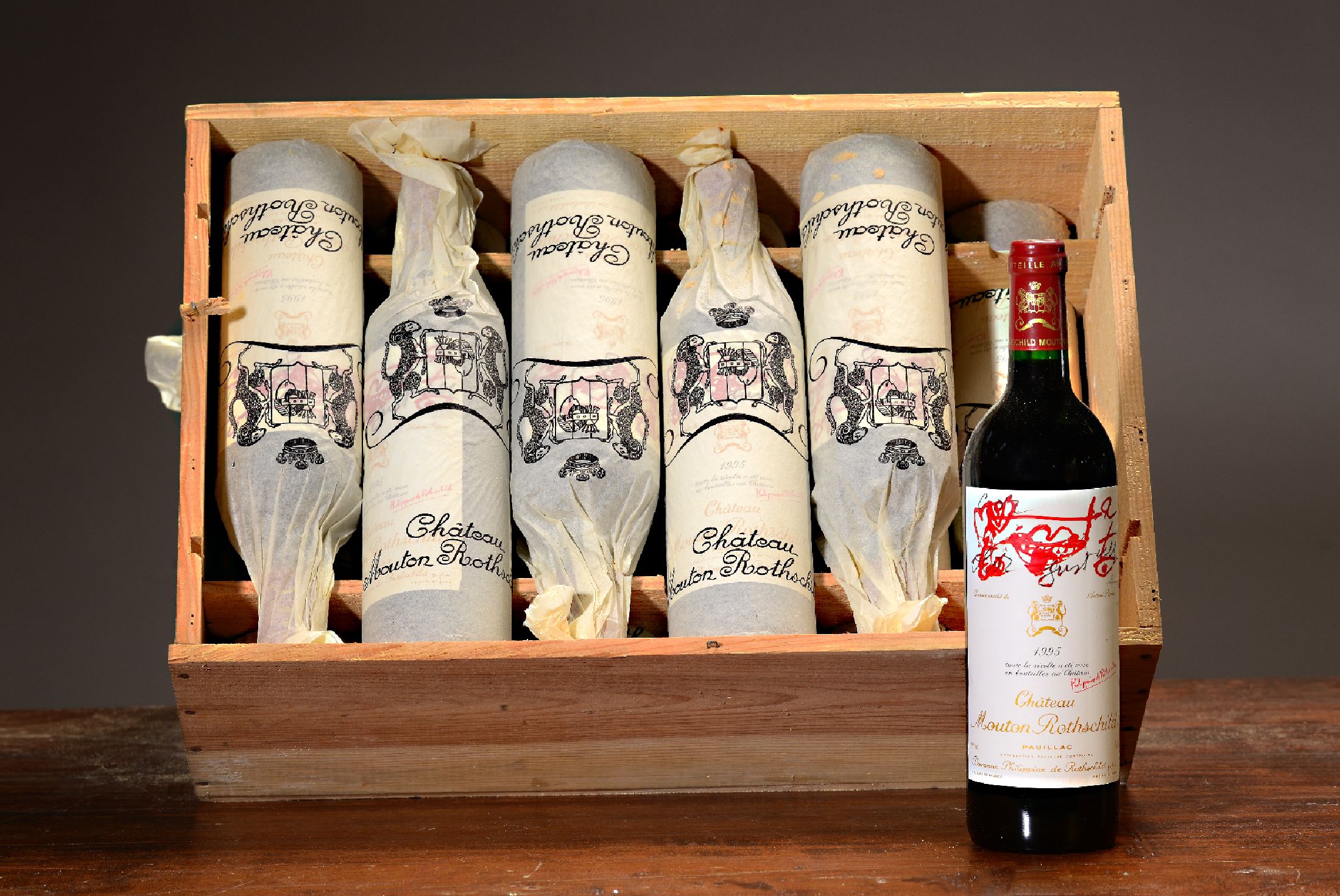 12 Flaschen 1995 Chateau Mouton Rothschild, Paulliac, premier grand cru classé, je 75cl, orig. verkorkt und unverkostet, in orig. Holzkiste, ohne ...