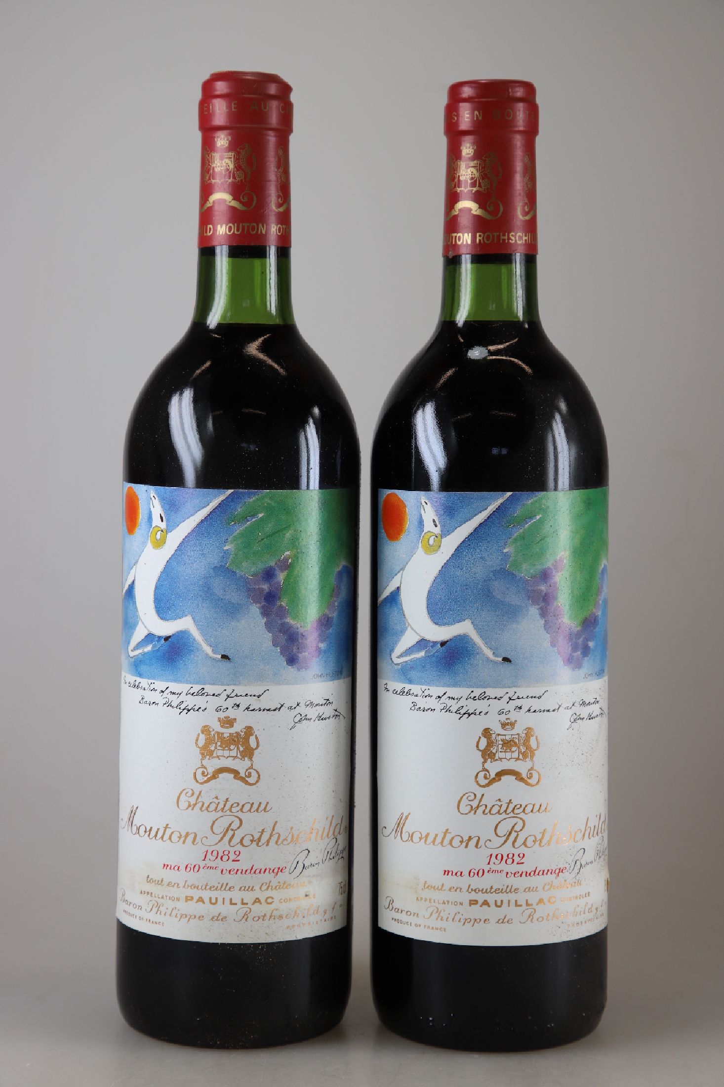 2 Flaschen 1982 Chateau Mouton Rothschild, Paulliac, premier grand cru classé, mit Künstleretikett von John Huston, 75cl, orig. verkorkt und ...