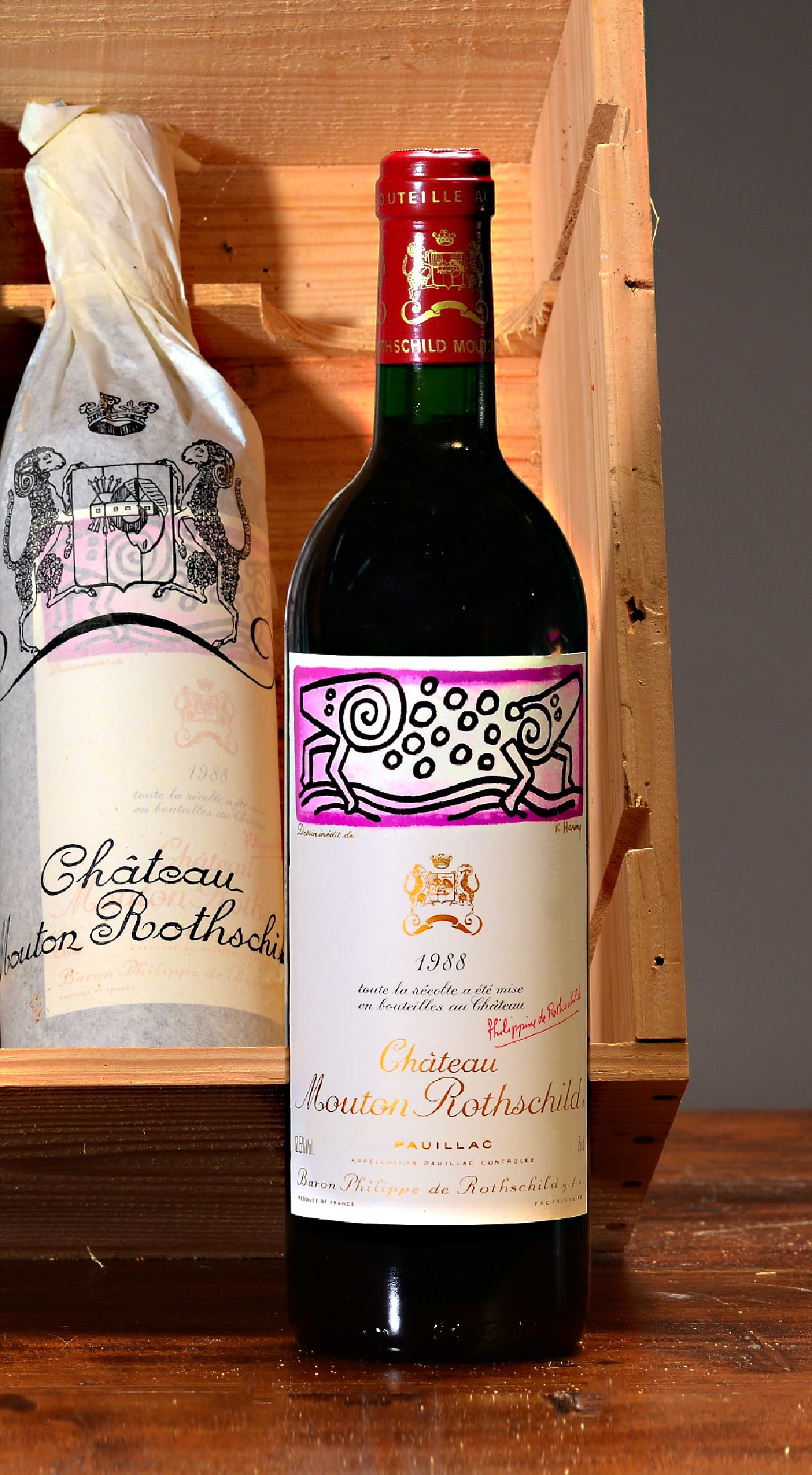 Detail a: 6 Flaschen 1988 Chateau Mouton Rothschild, Paulliac, premier grand cru classé, mit Künstleretikett von Keith Haring, 75cl, orig. verkorkt und ...