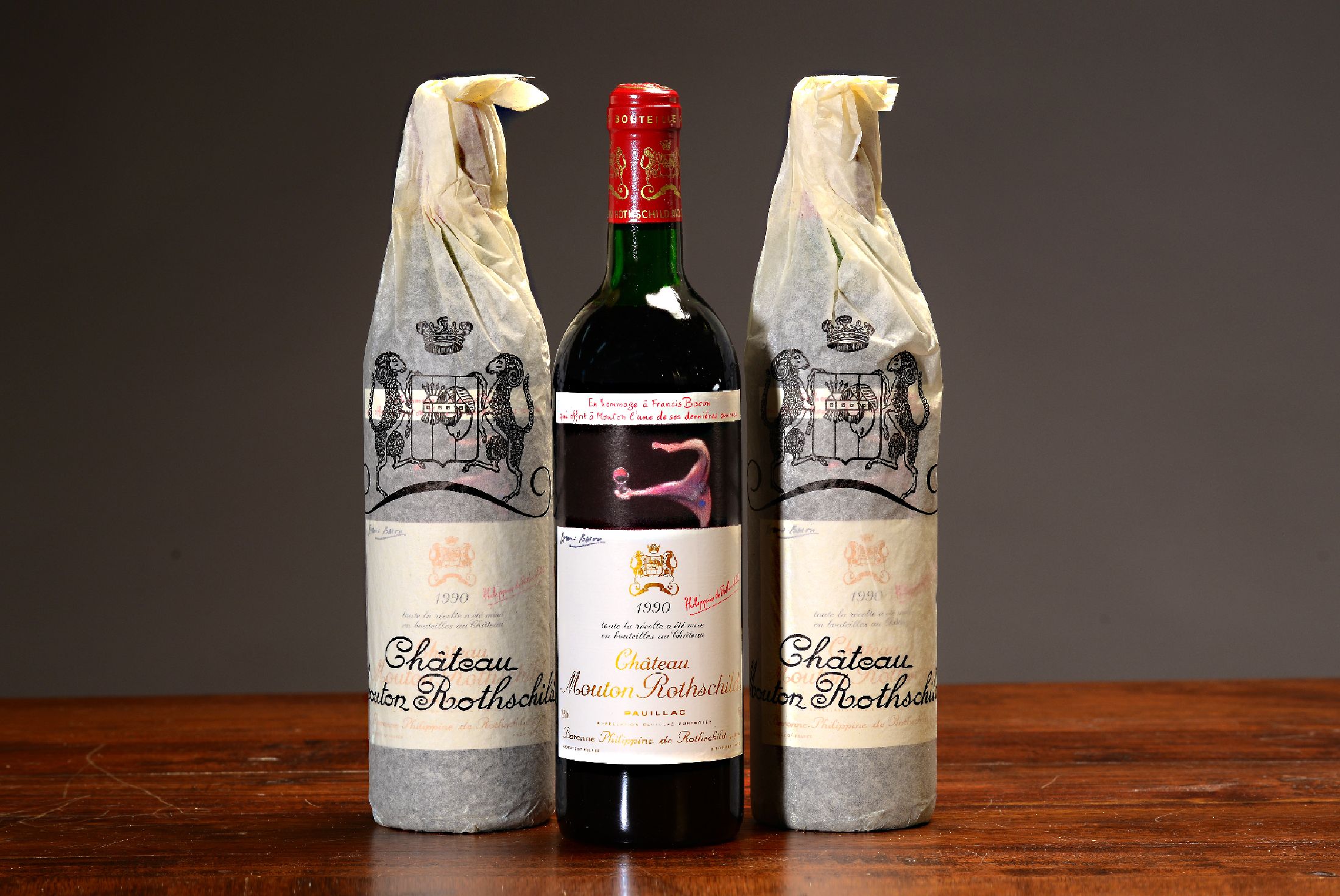 3 Flaschen 1990 Chateau Mouton Rothschild, Paulliac, premier grand cru classé, mit Künstleretikett von Francis Bacon, 75cl, orig. verkorkt und ...