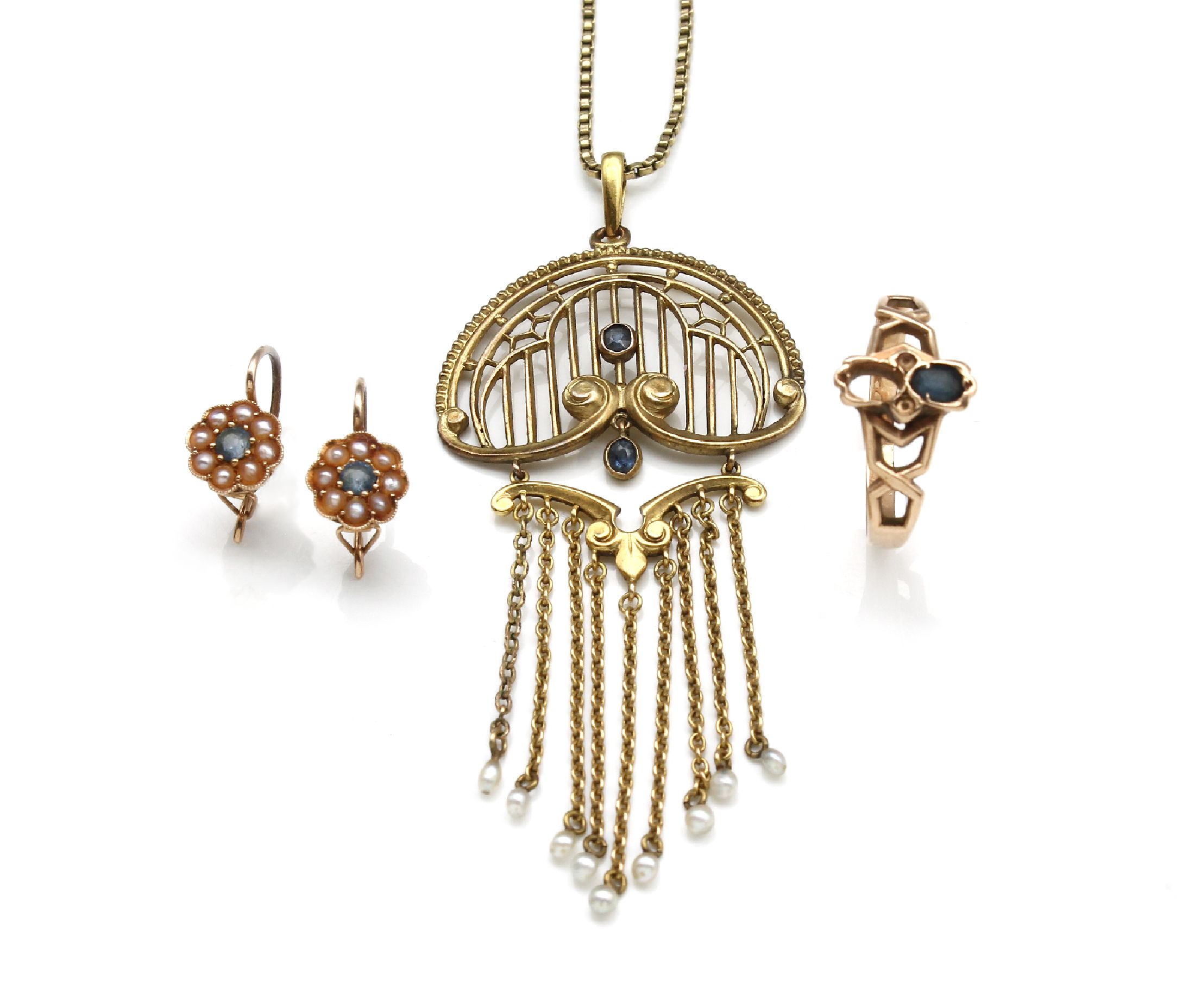 14 kt Gold Jugendstil Konvolut, GG 585/000, Anhänger m. kl. Saphir, Ketten- abhängungen mit kl. Perlchen als Abschluß, L ca. 6 cm, an Kette 8 kt ...