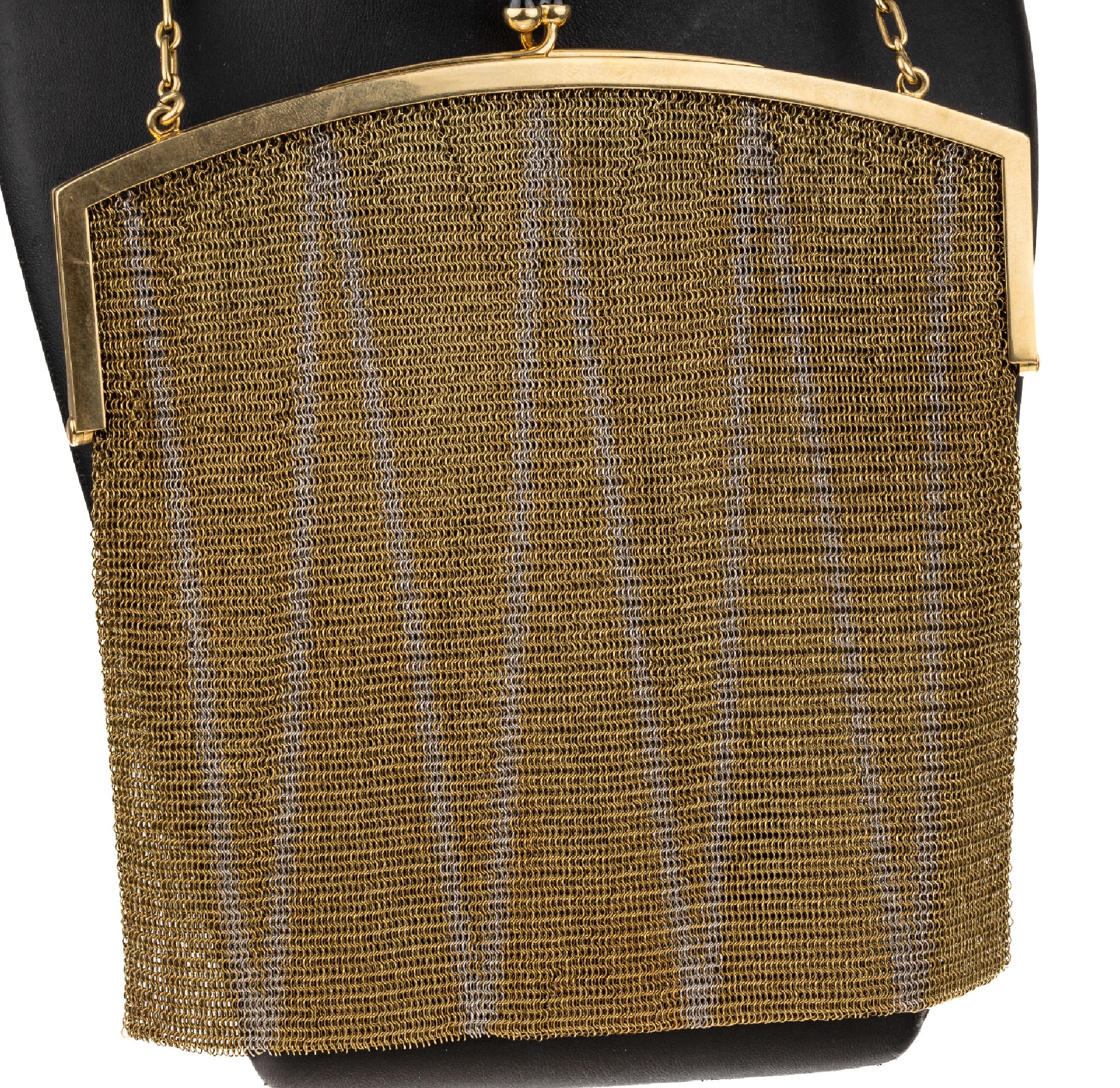 Detail a: 18 kt Gold Handtasche, 1930er Jahre, GG/WG 750/000, Drücker mit 2 Saphir-Cabochons,Kettengeflecht WG und GG im Zackenmuster, Tragkette, ca. 15 x 16 ...